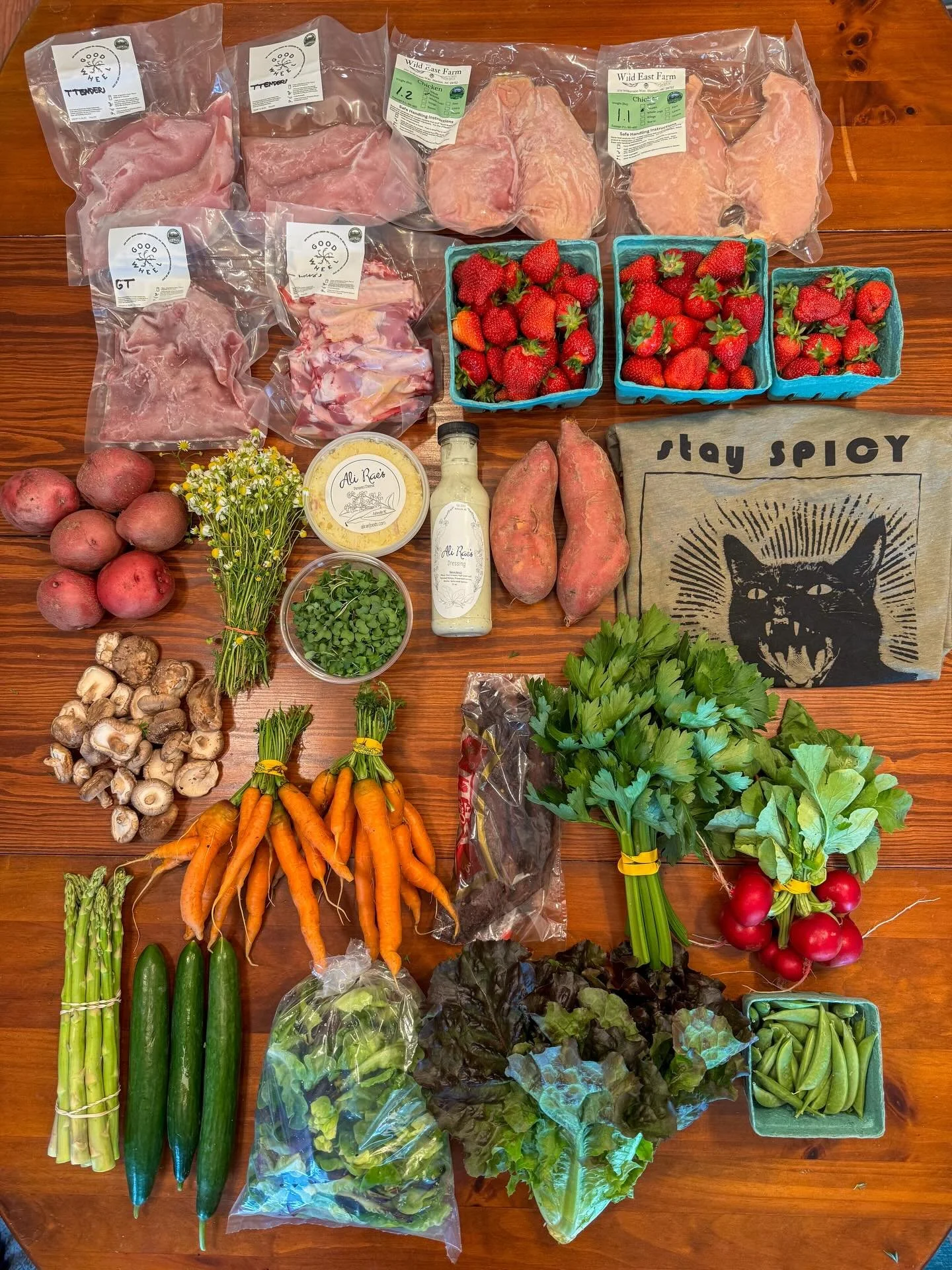 MARKET HAUL 🥒

Asparagus
Cucumbers
Lettuce mix
Red leaf lettuce
Snap peas
Radish
Celery
Beef jerky
Carrots
Shiitake mushrooms
Red potatoes
Chamomile
Broccoli microgreens
Salami honey blue cheese dip
Ramp ranch dressing
Sweet potatoes
Stay spicy cat 