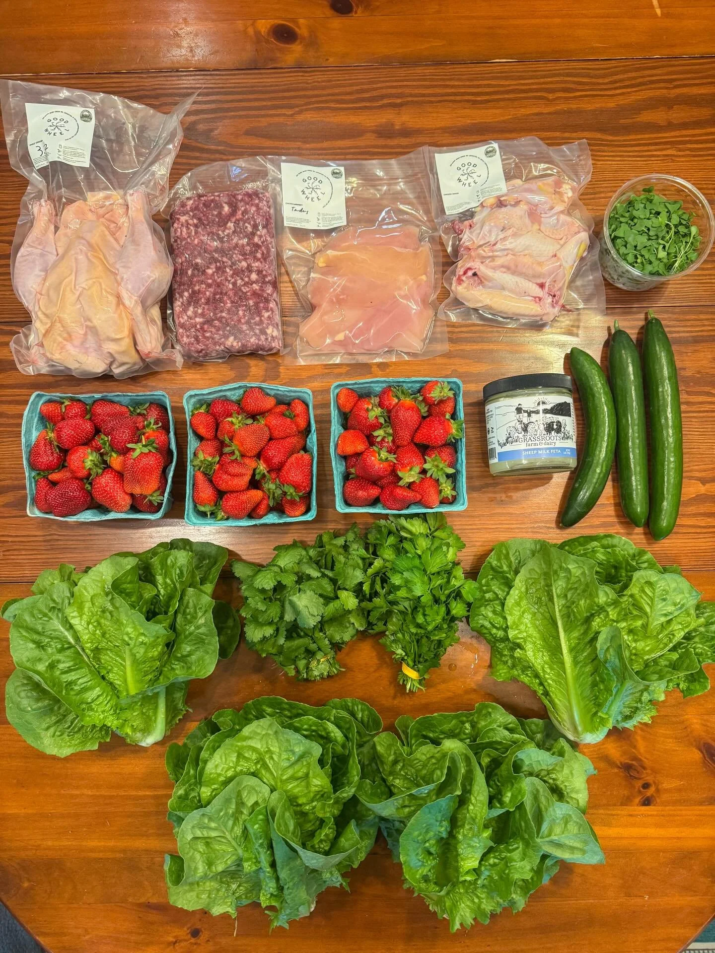 MARKET HAUL🥬

Romaine x4
Parsley
Cilantro
Strawberries
Raw sheep feta
Cucumbers
Broccoli microgreens
Pastured organic chicken wings
Pastured organic chicken tenders
Grass fed and finished ground beef
Pastured organic whole chicken 
$167

#markethaul