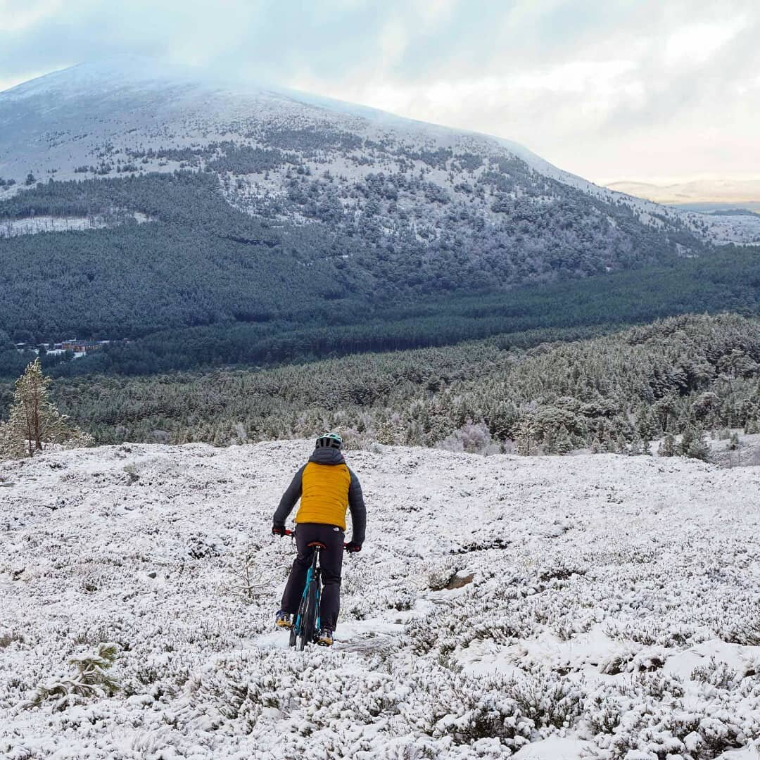 Jake out battling with the snow on his fancy bike.
#trailrunning #trailrun #running #run #getoutside #nature #scotland #runnerscommunity #runchat #ukrunchat #runnersofinstagram #marathontalk #prostateawareness #youtubechannels #thedeterminedrunner #p