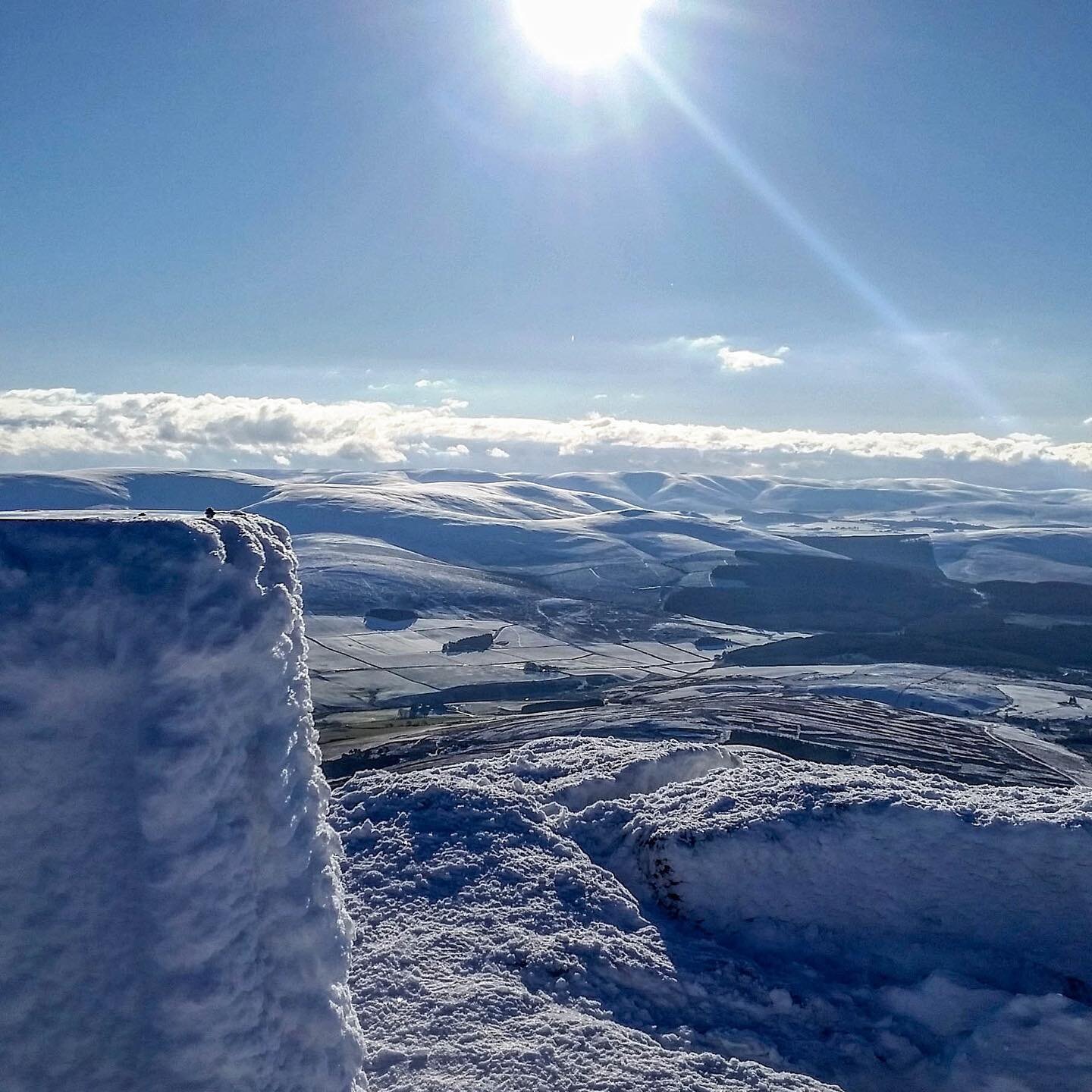 February 18 on top of Ben Rinnes, it seems like ages ago, well at least 4 years ago anyway!
#trailrunning #hillrunning #hillrun #trailrun #summit #travelphotography #hike #running #trailrunninglife #trailrunningscotland #blastfromthepast #snow #mount