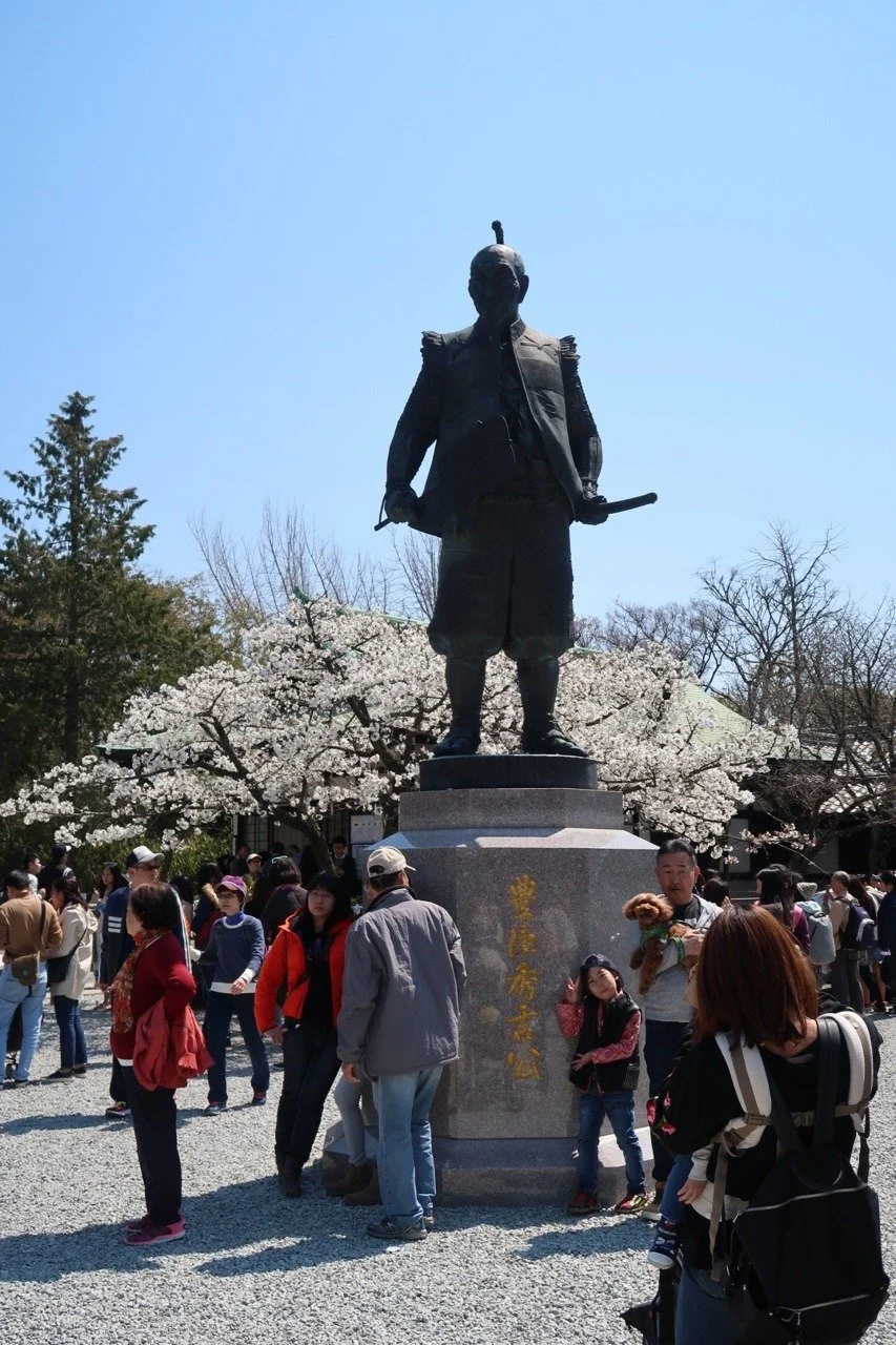 Last Samurai Statue neben dem Osaka Castle