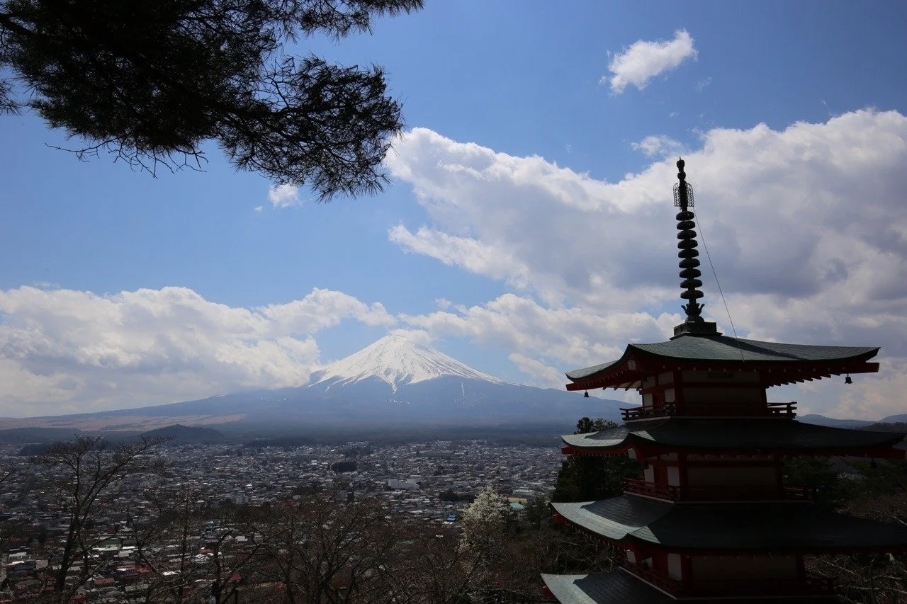 Blick auf Fuji von der Chureito Pagoda aus