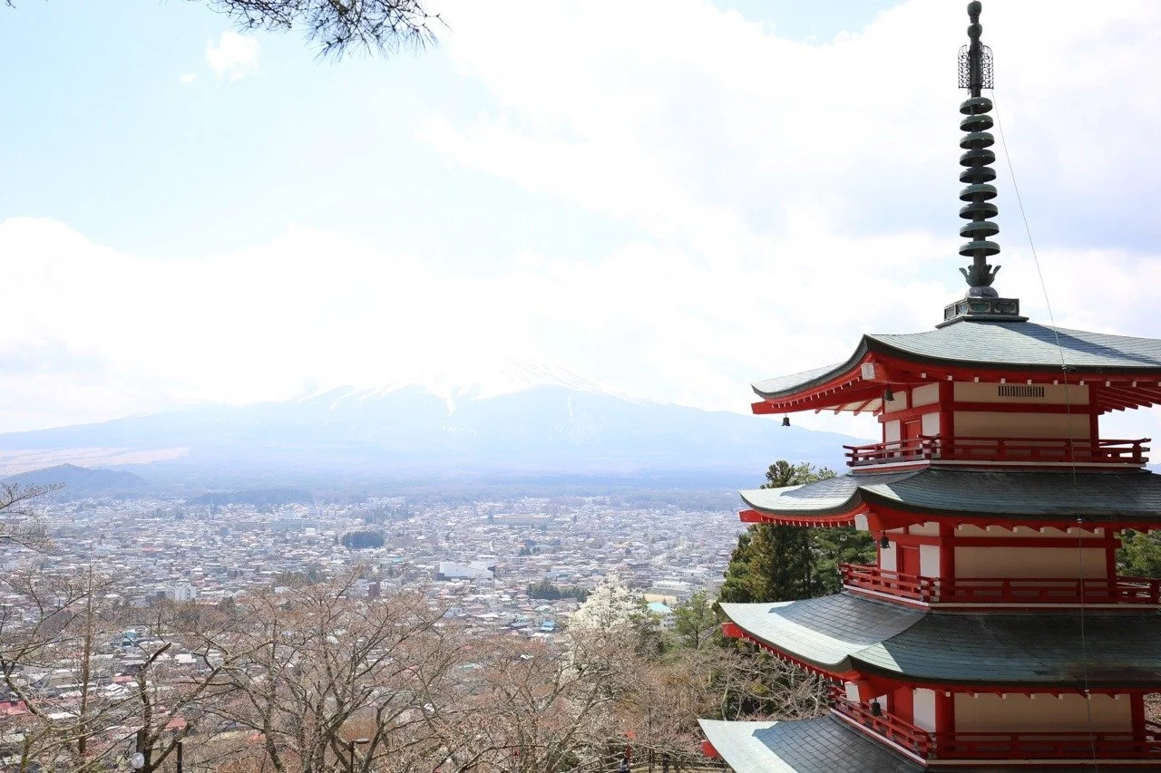 Blick auf Fuji von der Chureito Pagoda aus
