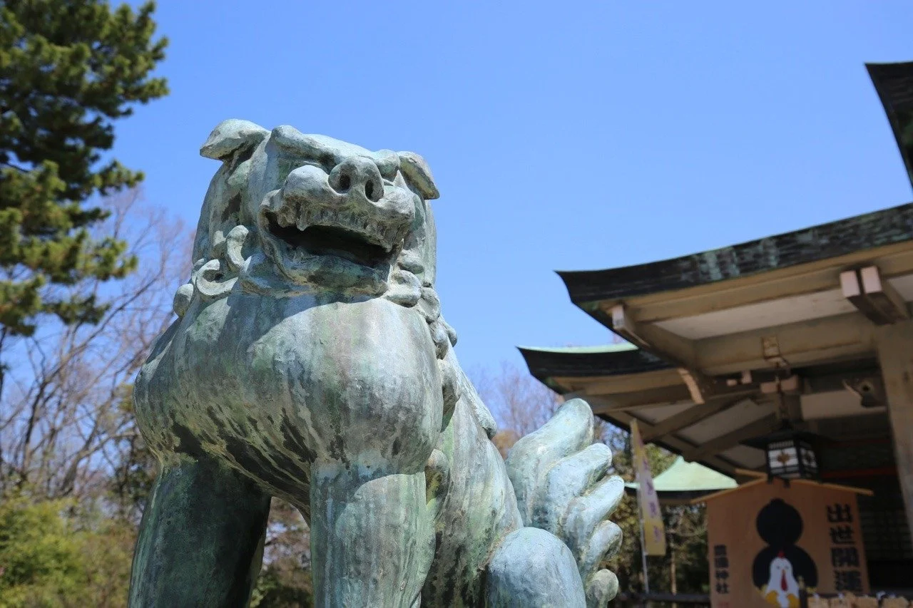 Löwe vor Schrein in Osaka