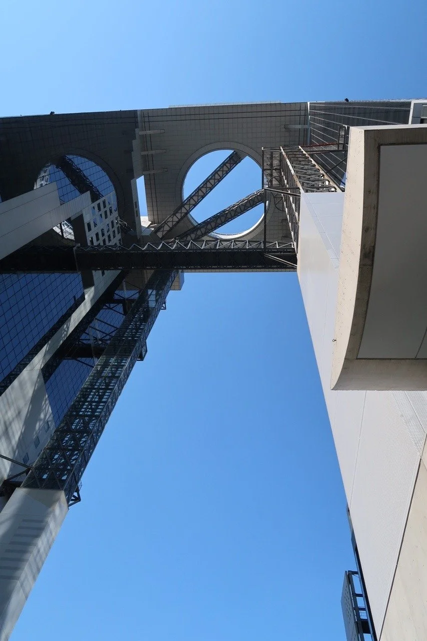 Blick nach oben am Umeda Sky Building