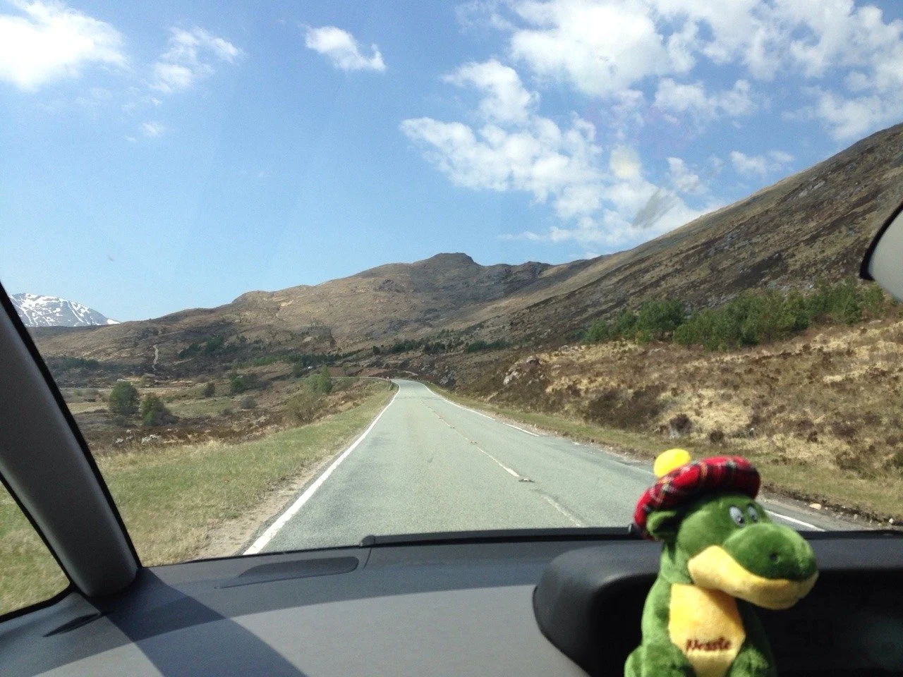 Wunderschöne Straße in Schottland