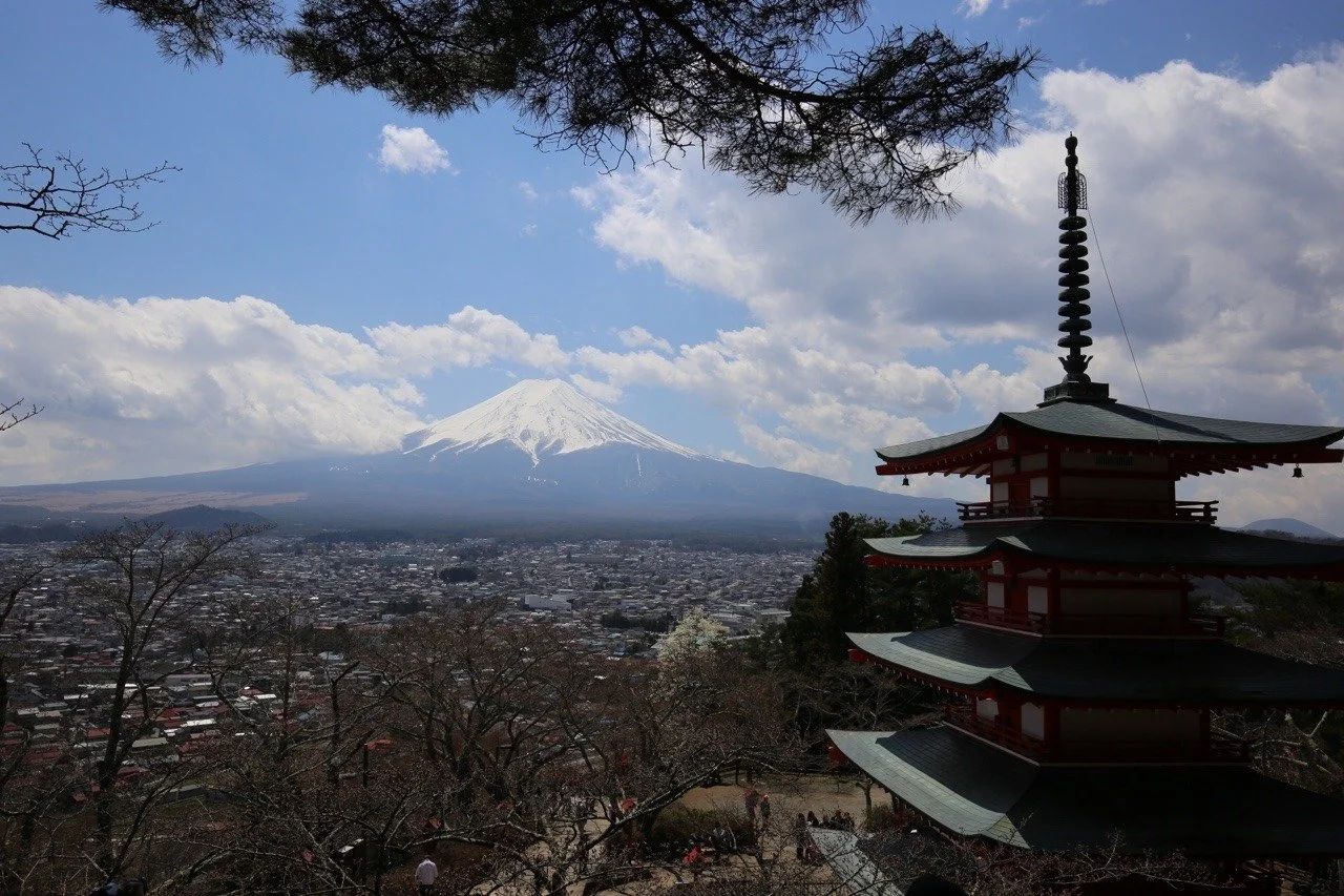 Blick auf Fuji von der Chureito Pagoda aus
