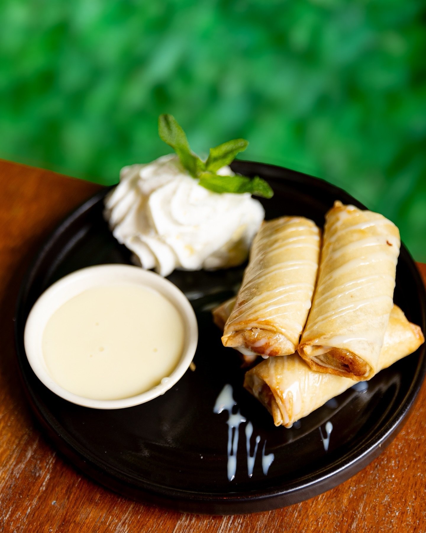 What&rsquo;s for dessert you ask? 👀

How about some crispy banana spring rolls? Flaky pastry-wrapped bananas, deep-fried to golden perfection.

Traditionally this is enjoyed plain or (and we think this is much better) with sweet condensed milk and w