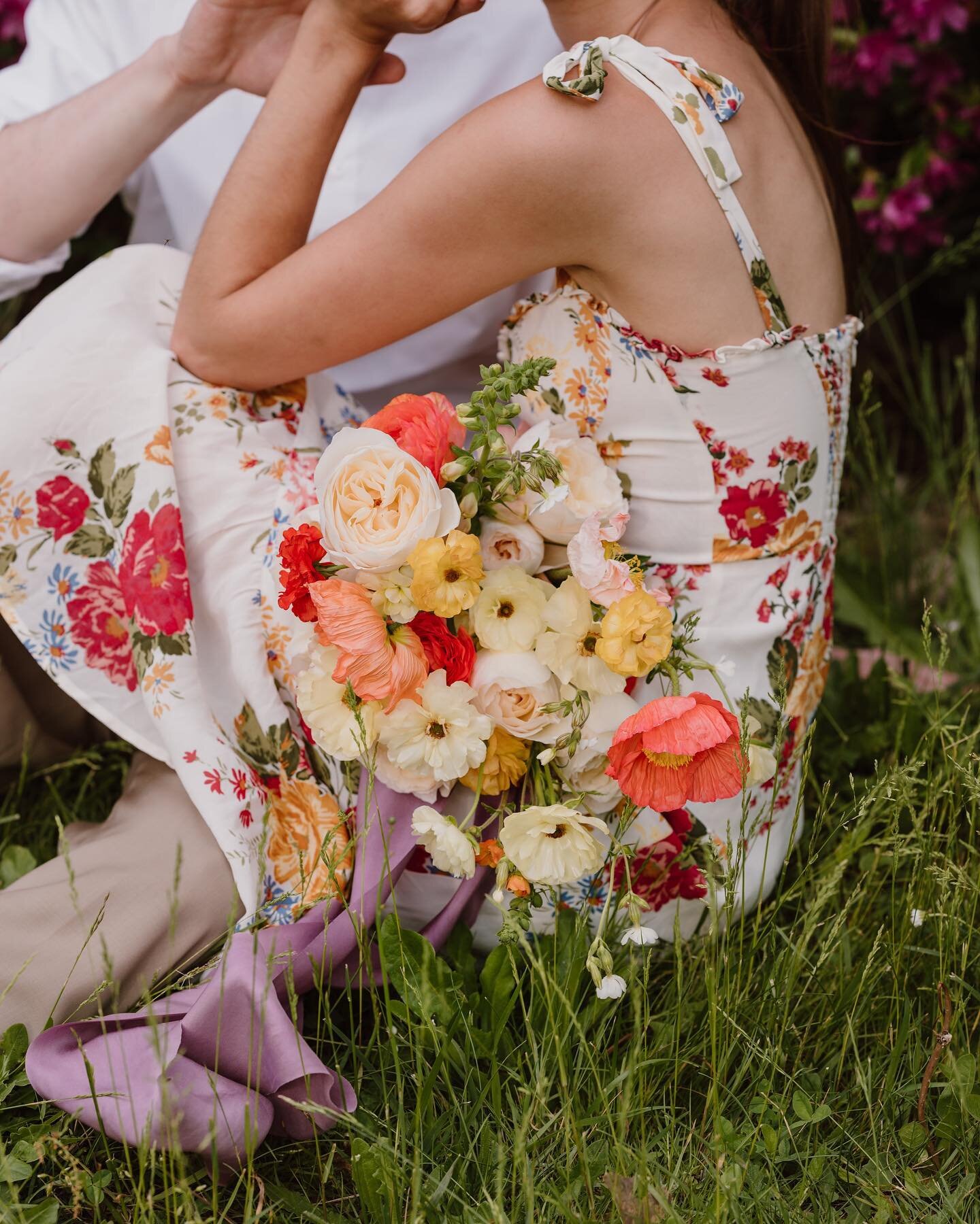 Huuuuge spring flowers/ palette kinda gal. 🌸👒🐝💜💐🌱🐞

Photo: @tarynnancyphoto 
Model: @thegreasetrapqueen 
Florals: @isaflora_design_co 
HMUA: @anakglam 
Rentals: @oregonelevatedevents