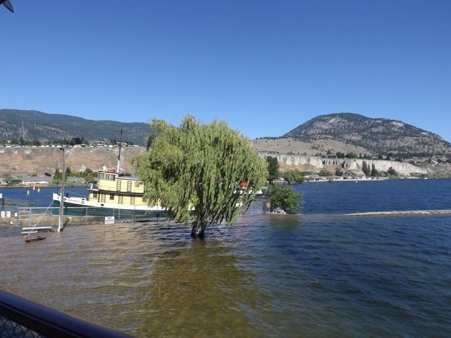 Penticton-Flood-Beach-is-under-water-SS-Naramata-tug-boat-is-floating.jpg