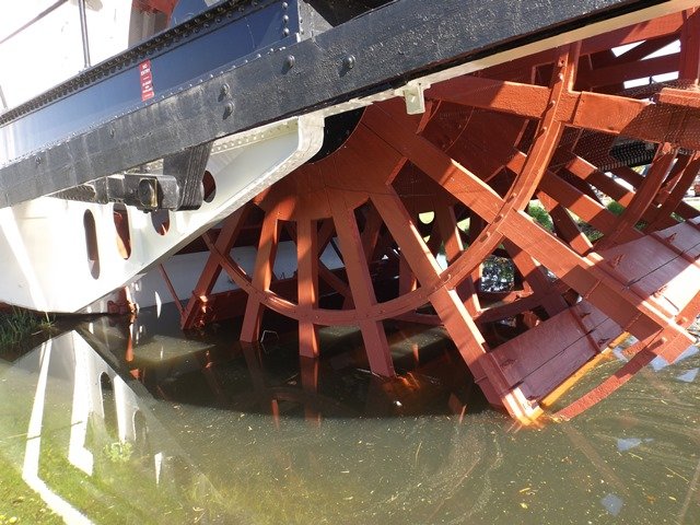 Penticton-Flood-Sicamous-Paddle-Wheel-in-deep-water-2017.jpg