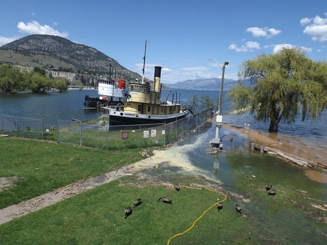 Penticton-Flood-Water-rising-around-the-Naramata.jpg