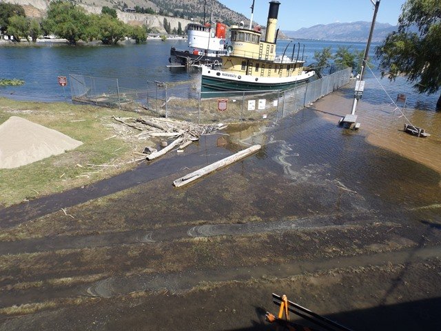 SS-Sicamous-High-Water-2017-Tracks-in-Park-and-beach-After-the-sand-trucks-have-left.jpg