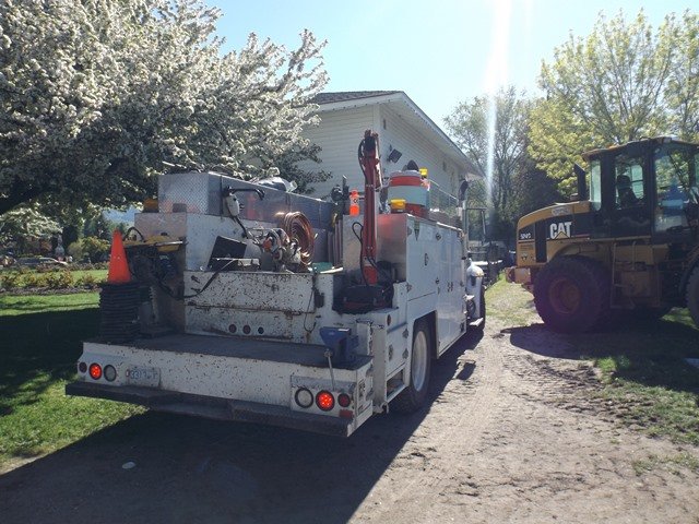 SS-Sicamous-High-Water-2017-Penticton-City-crew-in-park.jpg