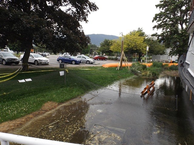 SS-Sicamous-High-Water-2017-Ropes-tied-to-tree-keeping-ship-in-place-stern-line-slack.jpg