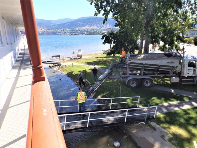 Penticton-Flood-Fire-dept-assisting-as-sand-is-pumped-under-the-hull-of-the-SS-Sicamousfilling-sand-2.jpg