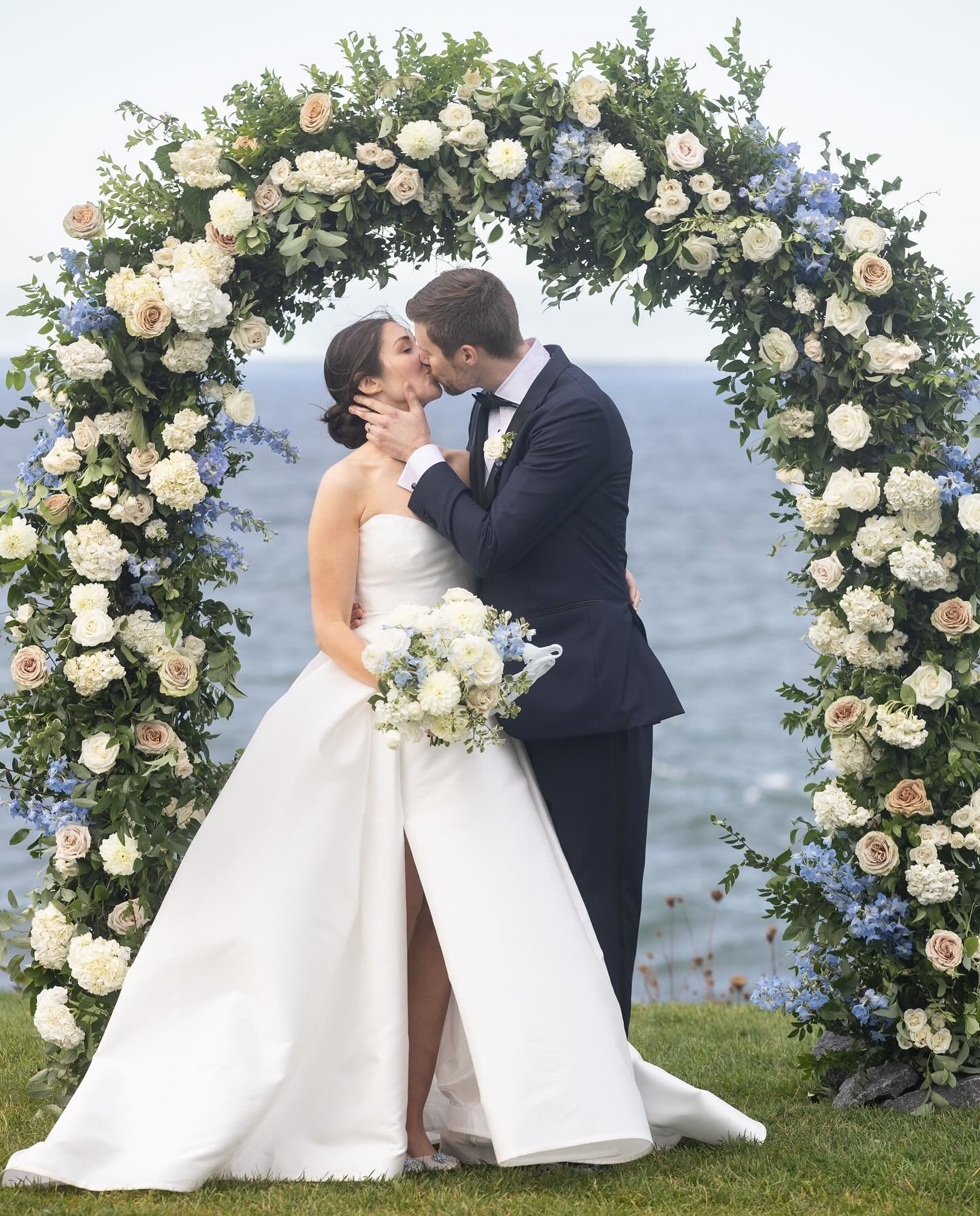 a lush arch for a ceremony last September - we were battling some pretty intense winds, but all was worth it for a photo opp like this!

Venue + Catering // @cliffhousemaine
Planning + Design // @pinchmeplanning
Photography // @johncainphotography
En