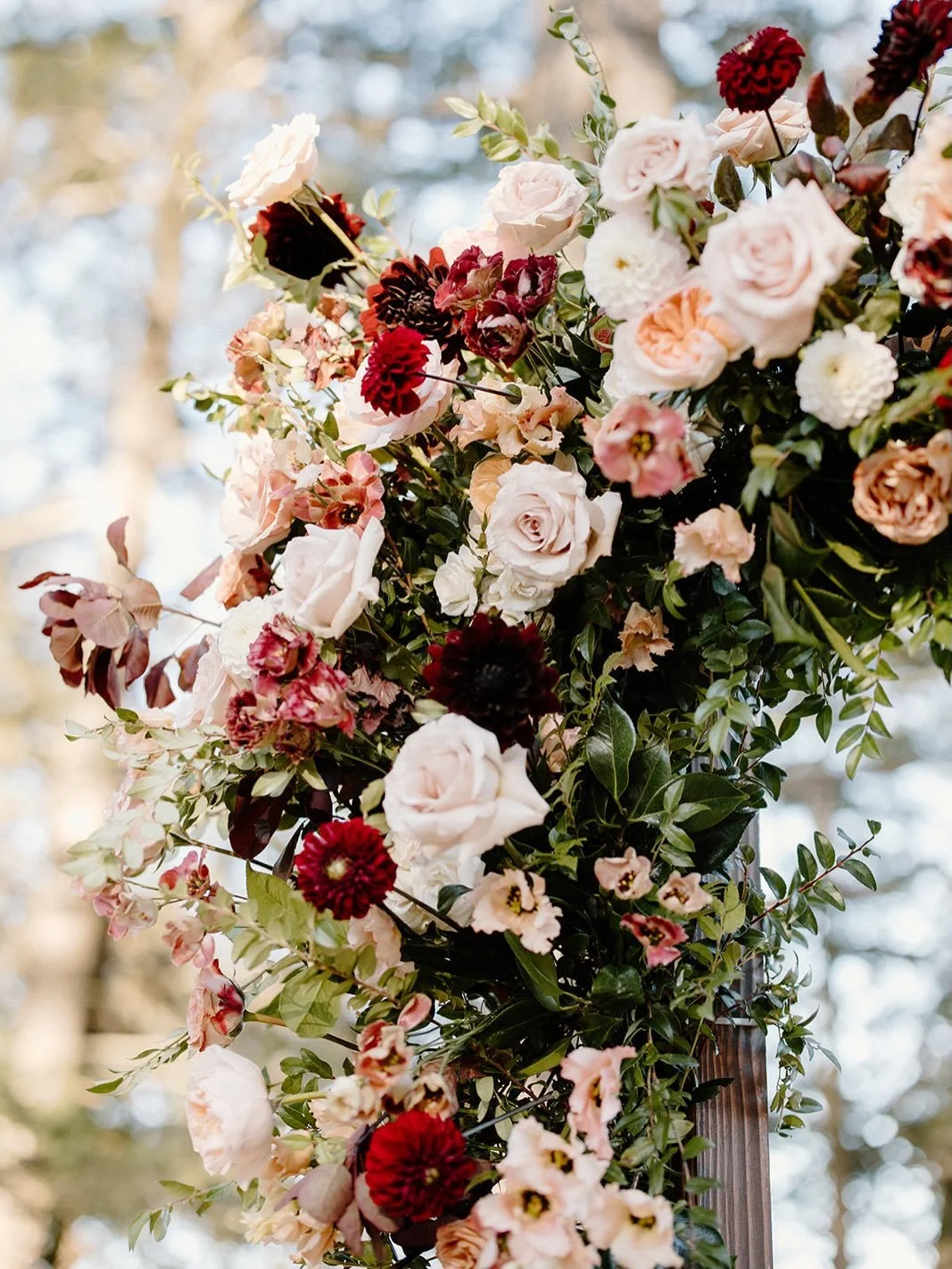 no V-Day offerings this year, but I wanted to share this romantic palette for inspo ❤️

photography: @michellekmartinphoto 
venue: @hatch_point 
coordination: @lfgco.ne 
floral design: @floraliadesignstudio

#romanticflorals #ceremonyflowers #mainewe
