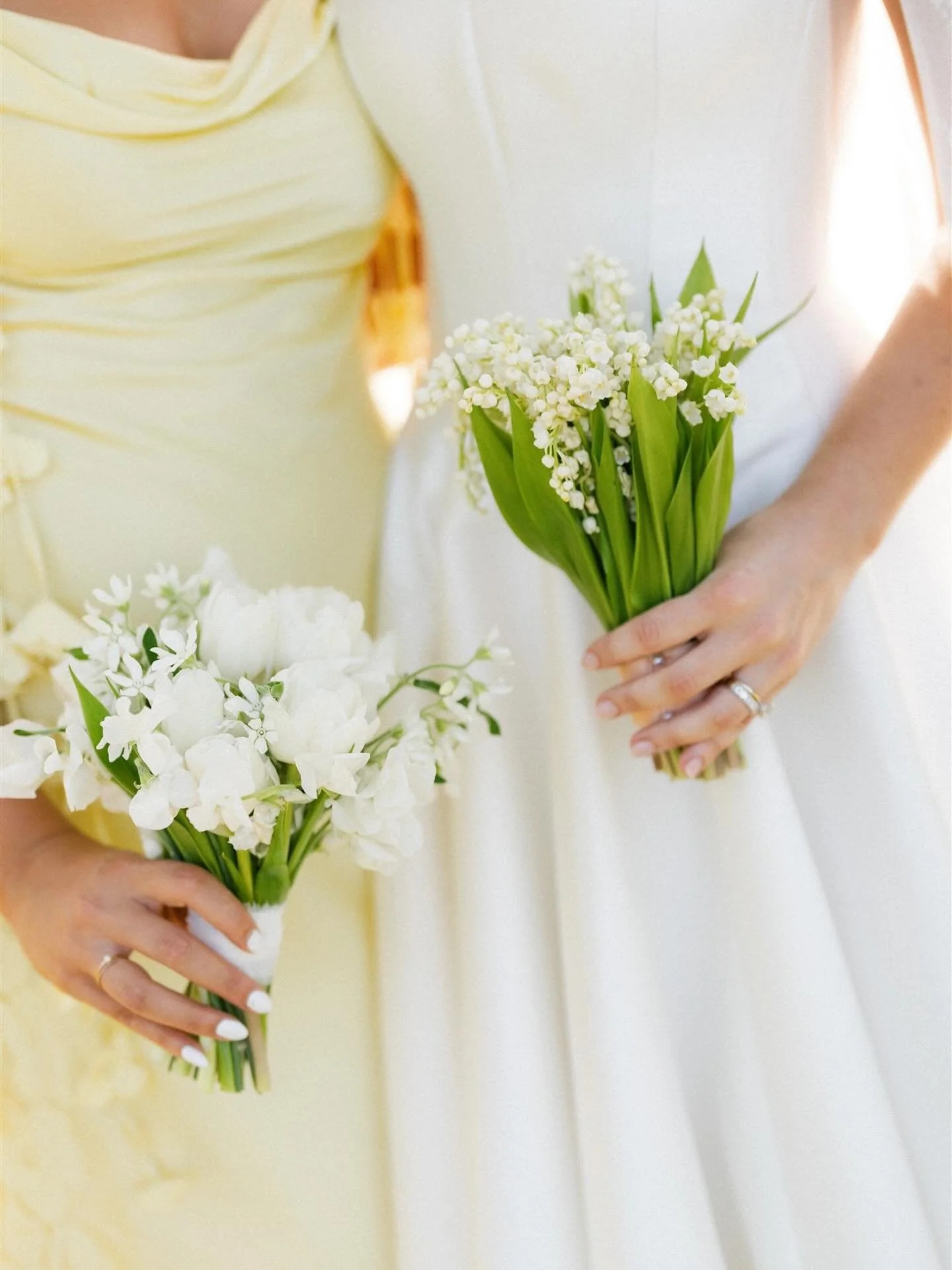 some petite bouquet inspo for your feed 🤍

photography: @sarahmorrillphoto 
planning and design: @pinchmeplanning 
floral design: @floraliadesignstudio 

#bridalbouquet #mainewedding #petitebouquet #weddingflowers #weddingbouquet