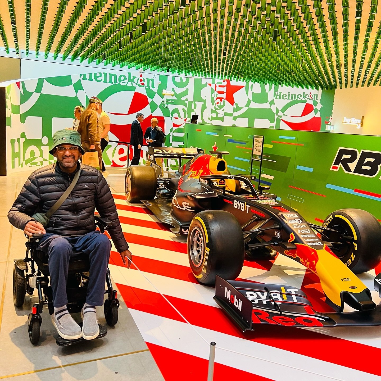 Oracle Red Bull Racing F1 car (RB 14) 🏎️ at the Heineken experience Amsterdam 🇳🇱. (that the three-time Formula 1&reg; world champion Max Verstappen drove in 2018.)
♿️: Wheelchair accessibility experience and photo dump coming up in the next post. 