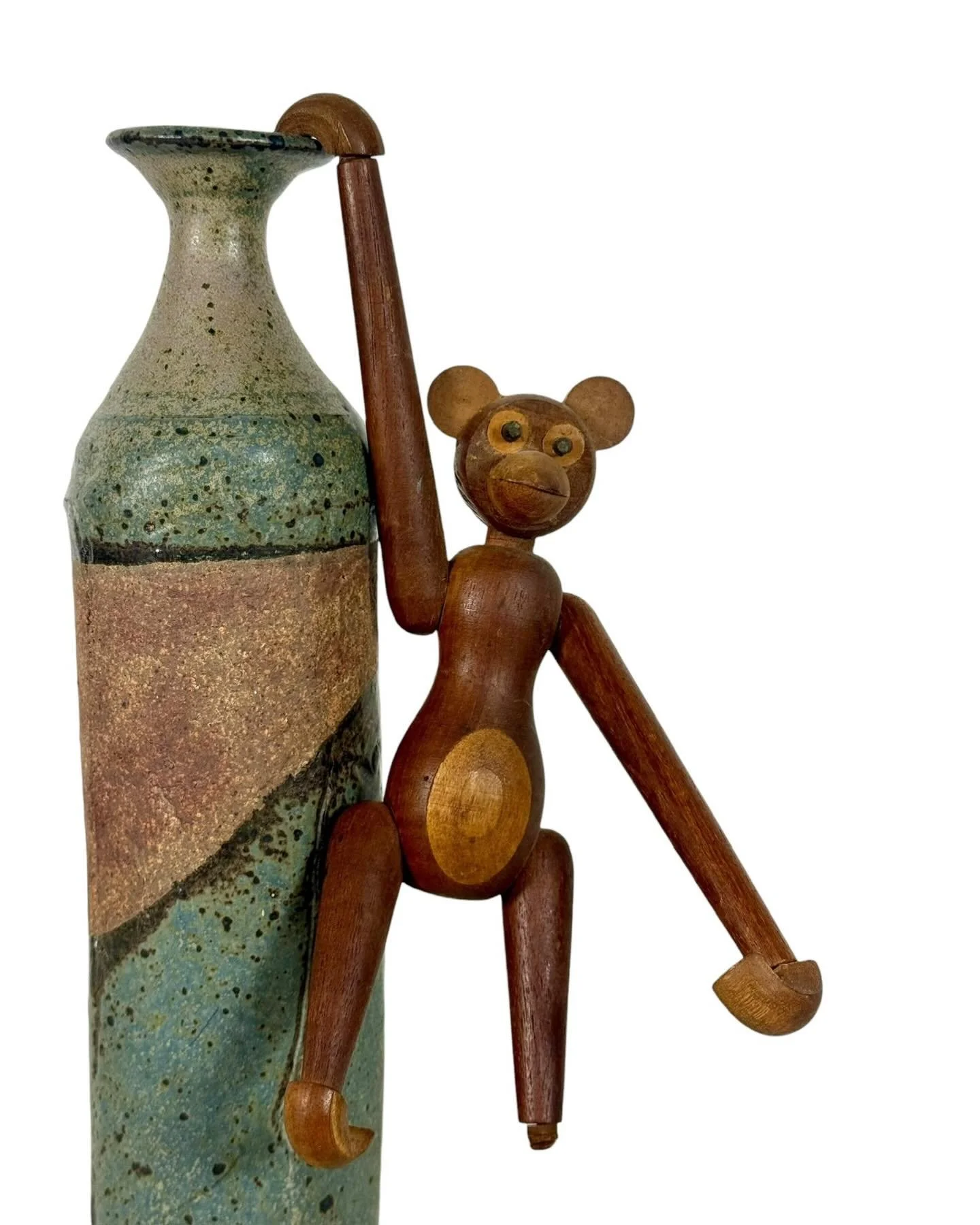 Some amazing mid-century ceramic vessels in this current online auction - Branford, CT!!

We would keep half of these for our personal collection if we had the space!

Every pieces starts at just $1.00 and no reserves!

Check out this week&rsquo;s au