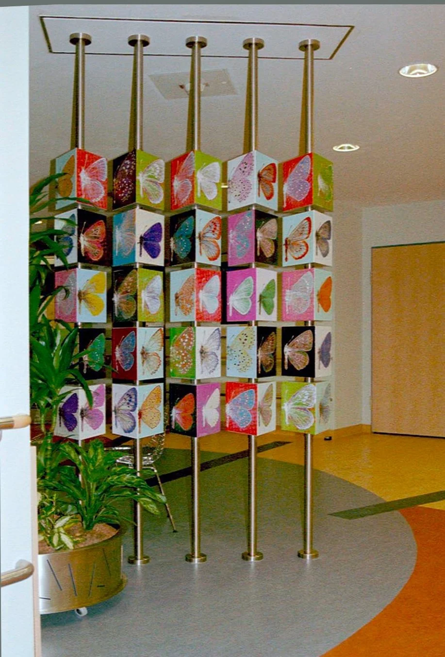 web-kunst-schmetterlinge-krankenhaus-frankfurt.jpg