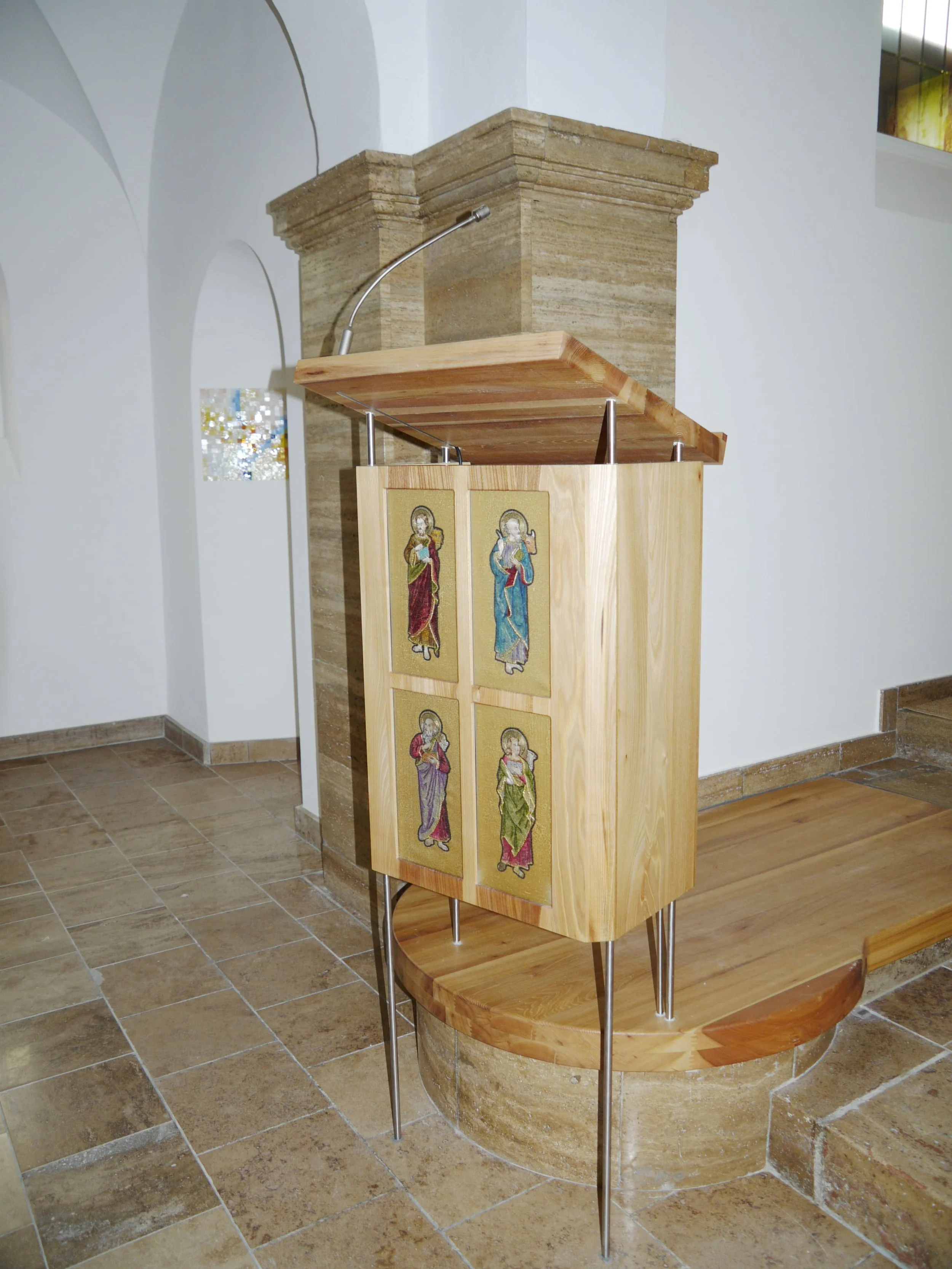 kirche-bad-langensalza-glaskunst-wolfgang-nickel-altar-min.JPG