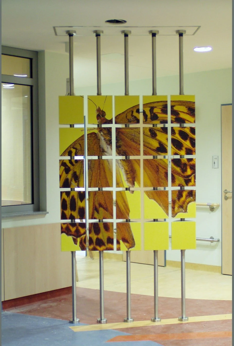 web-kunst-schmetterlinge-krankenhaus-frankfurt-2.jpg