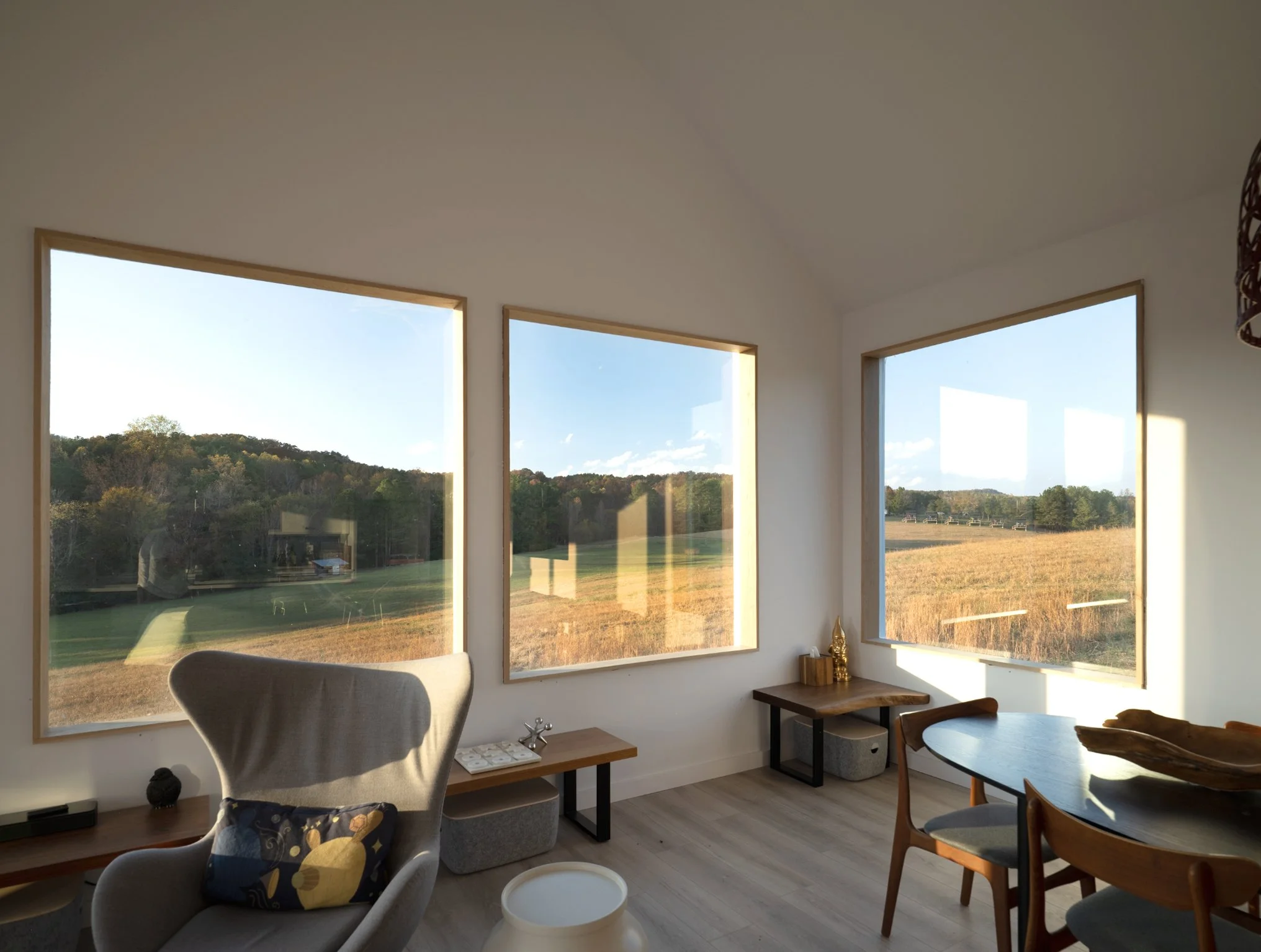 Cabin_living_room_2.jpg
