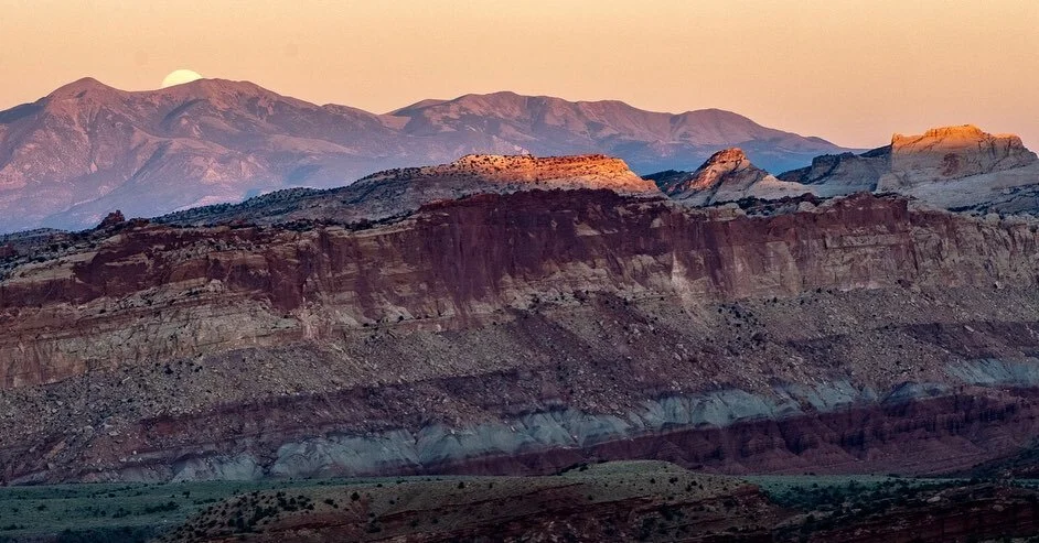 One more #supermoon photo sequence to add to the wonder.  What a delight! #capitolreefnationalpark #wildutah