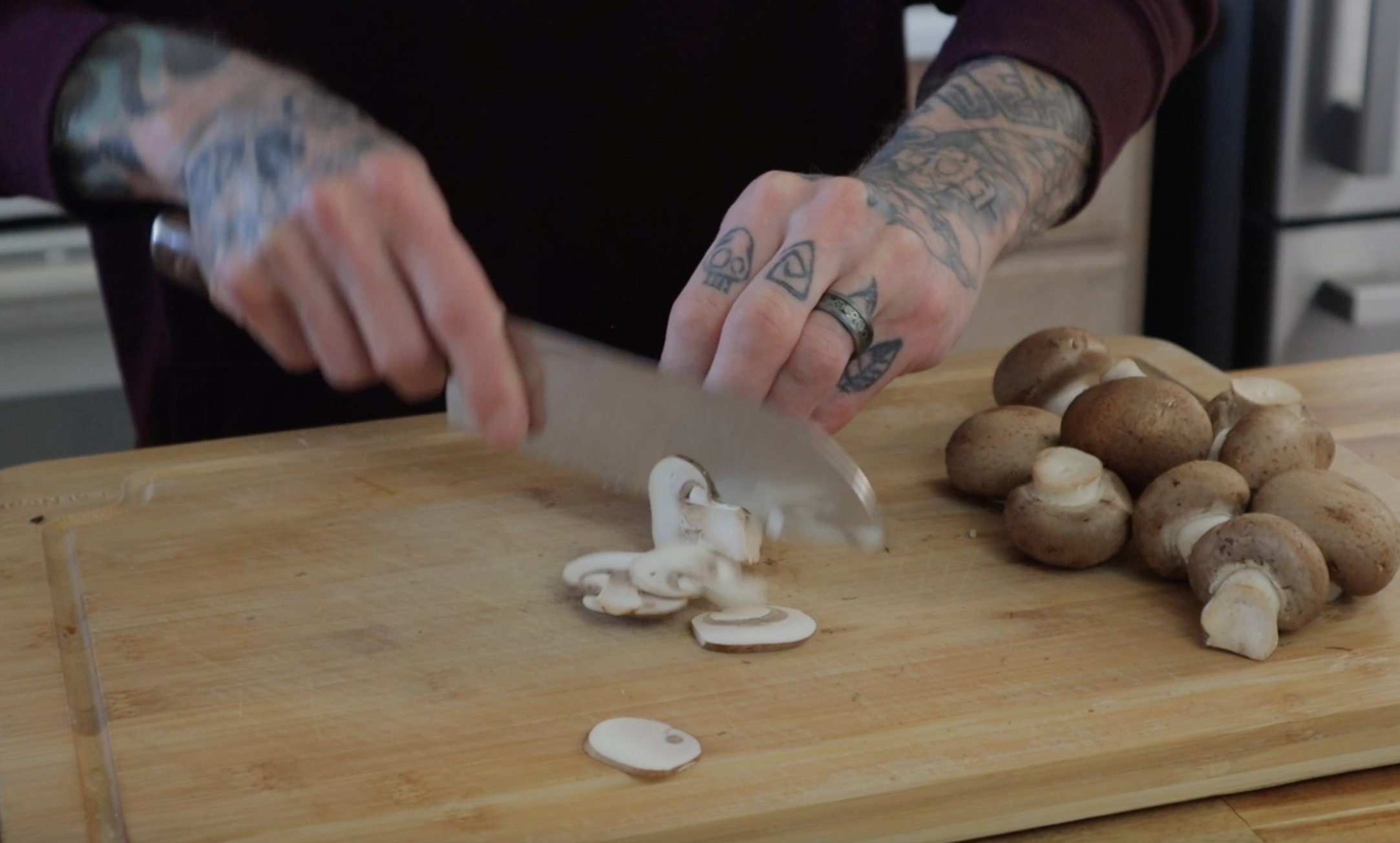 slicing mushrooms for steak diane pan sauce