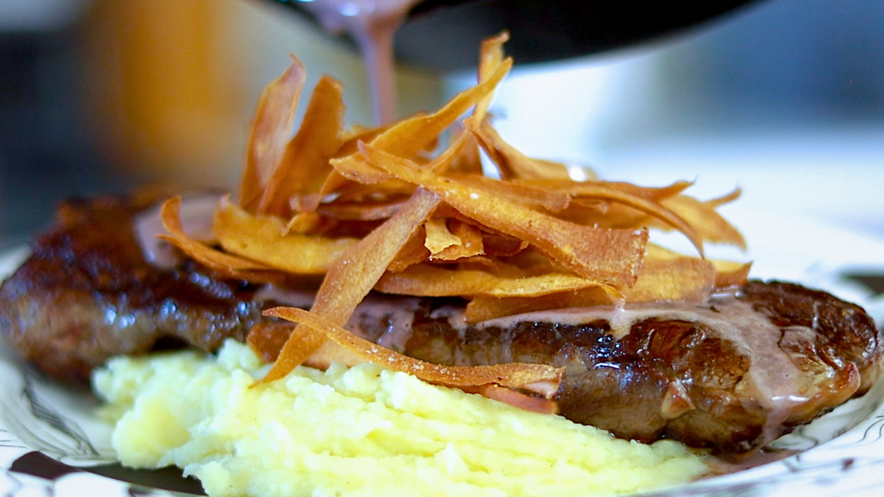 A Chef’s Guide To Nailing A Cast Iron Seared NY Strip Steak