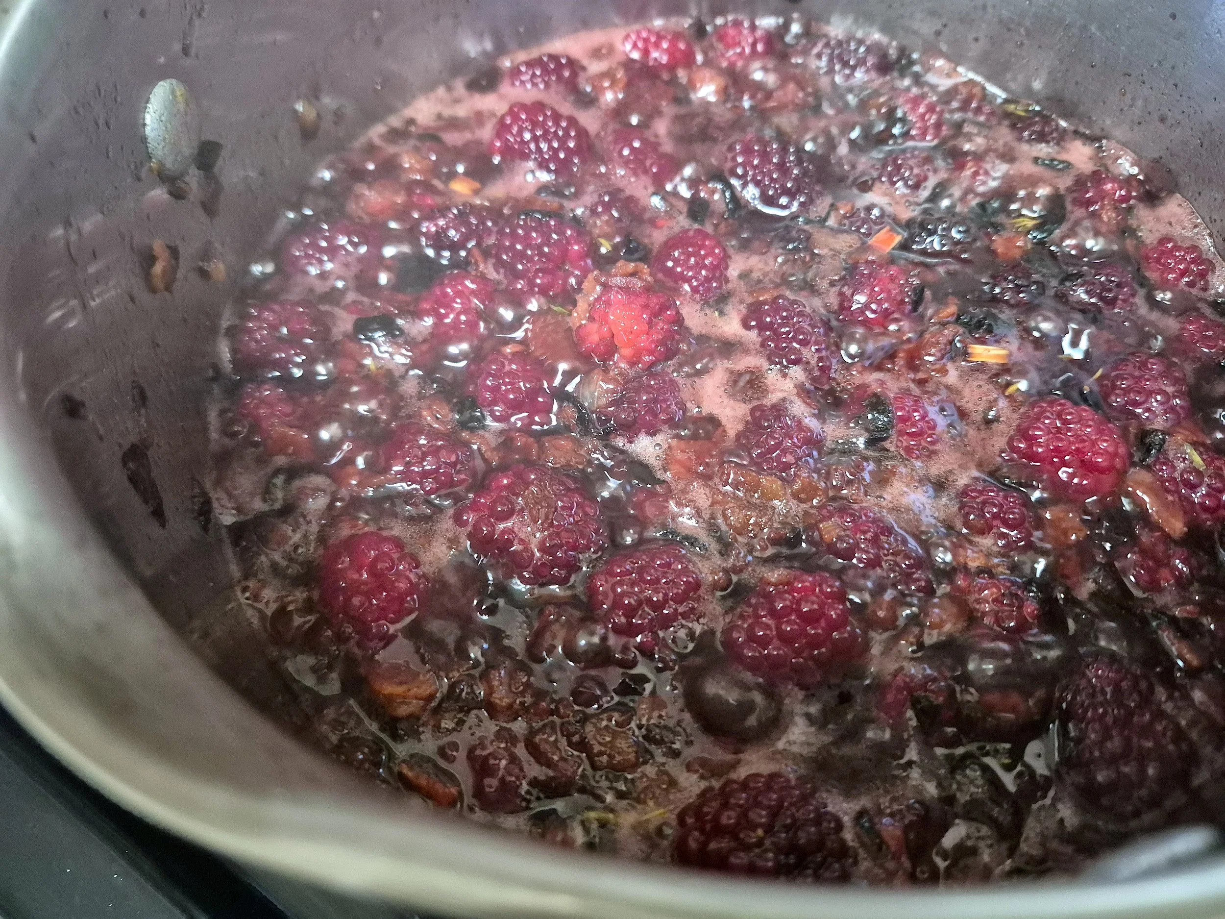 simmering ingredients for bacon blackberry jam