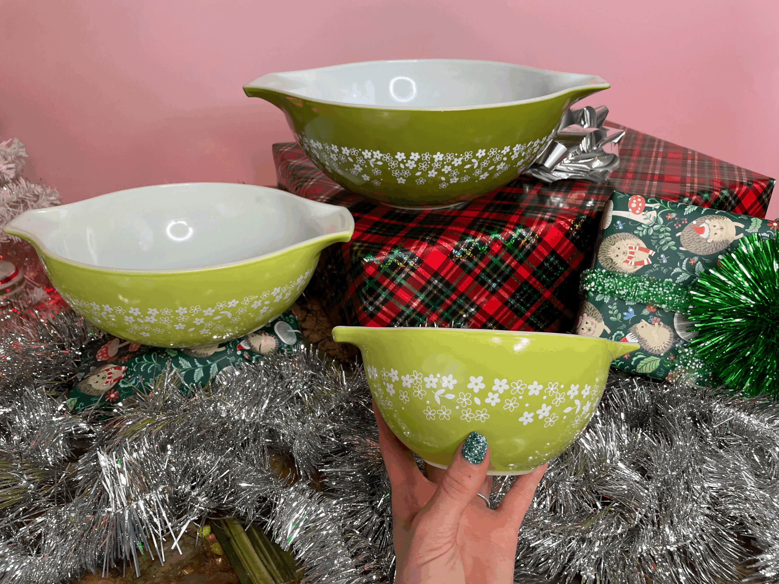 Pyrex green daisy bowl set