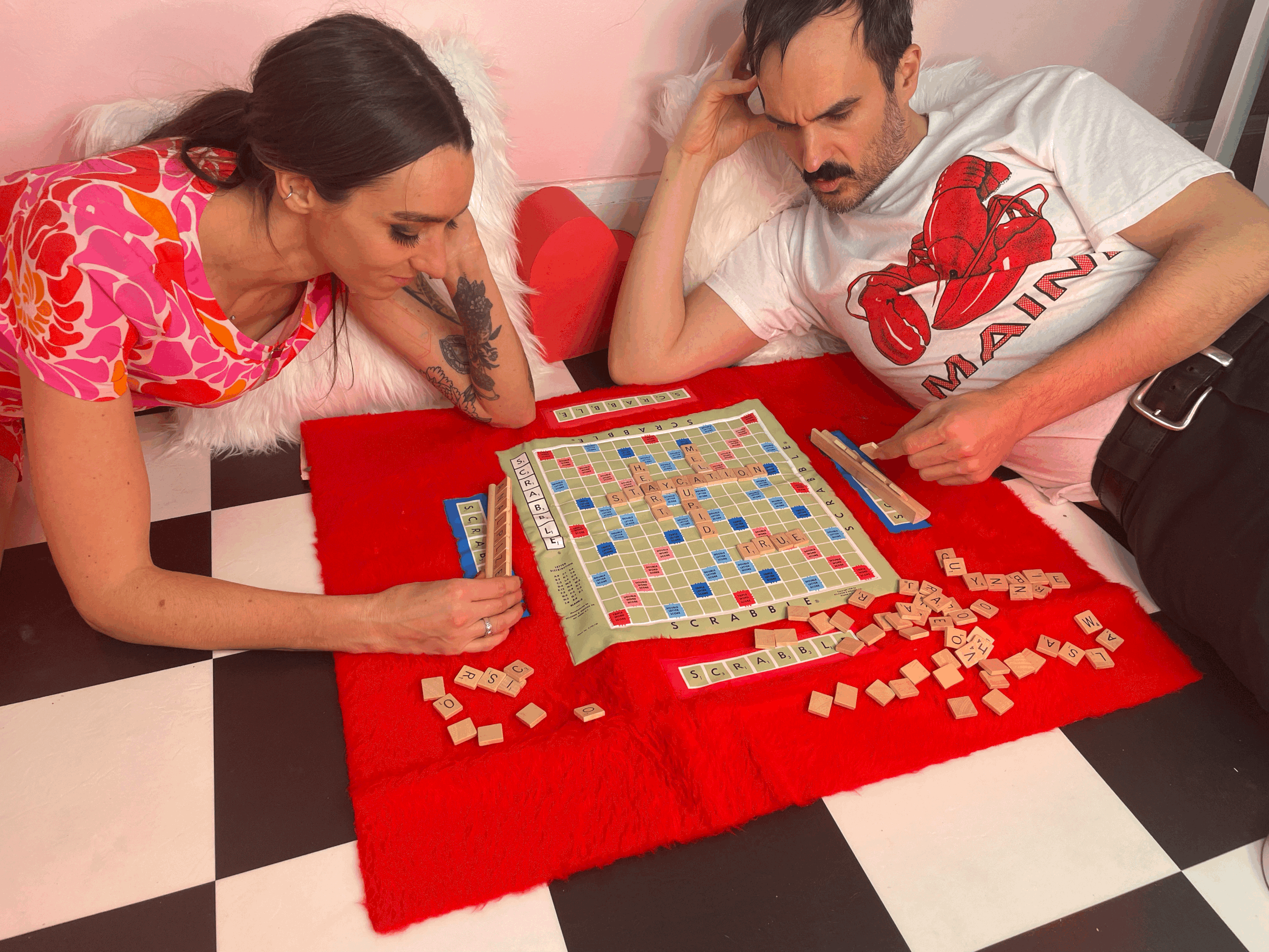 SHAG CARPET SCRABBLE BOARD GAME