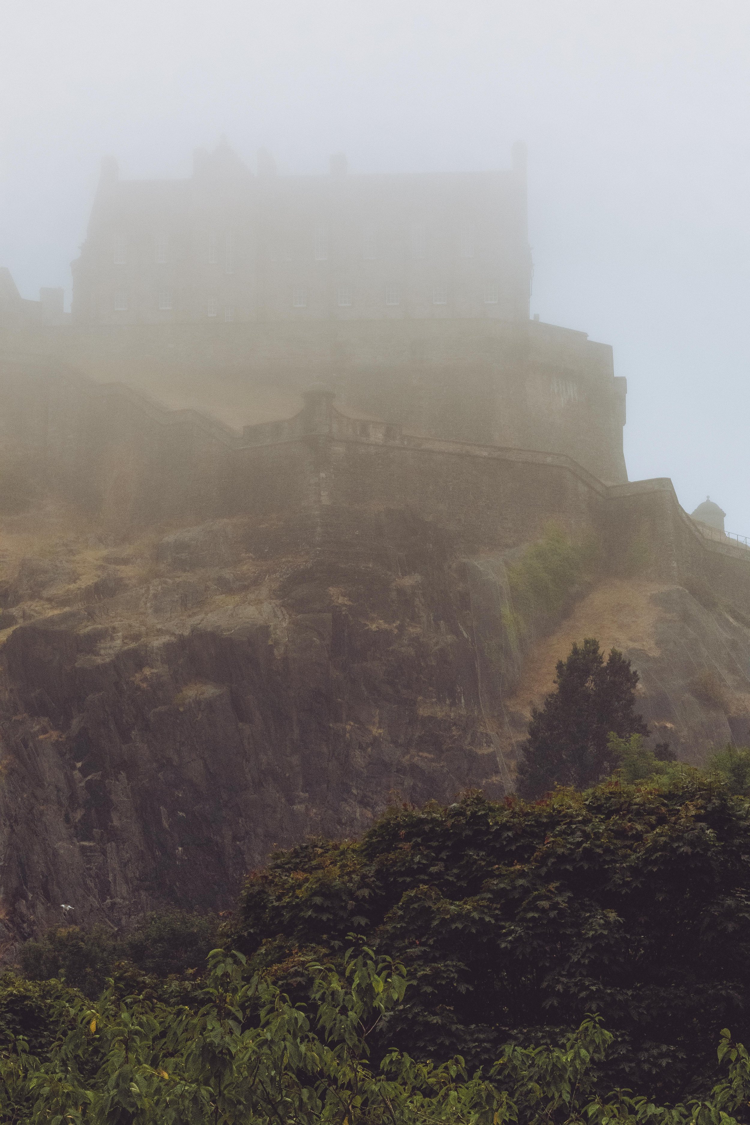 Ninfa-Fluida_Edinburgh_castle.jpg