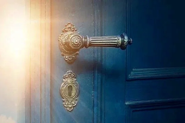From Slammed Doors   to Divine Guidance:     A Five-Step Prayer Practice