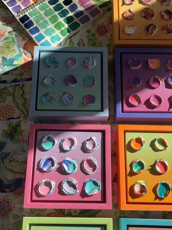 Better late than never to finish off a project π
π 
In June I was surrounded by colours and was inspired to make these bright, sweet and juicy pocket sized beauties but as not only the weather has been getting more dreary so has the world π« I swear