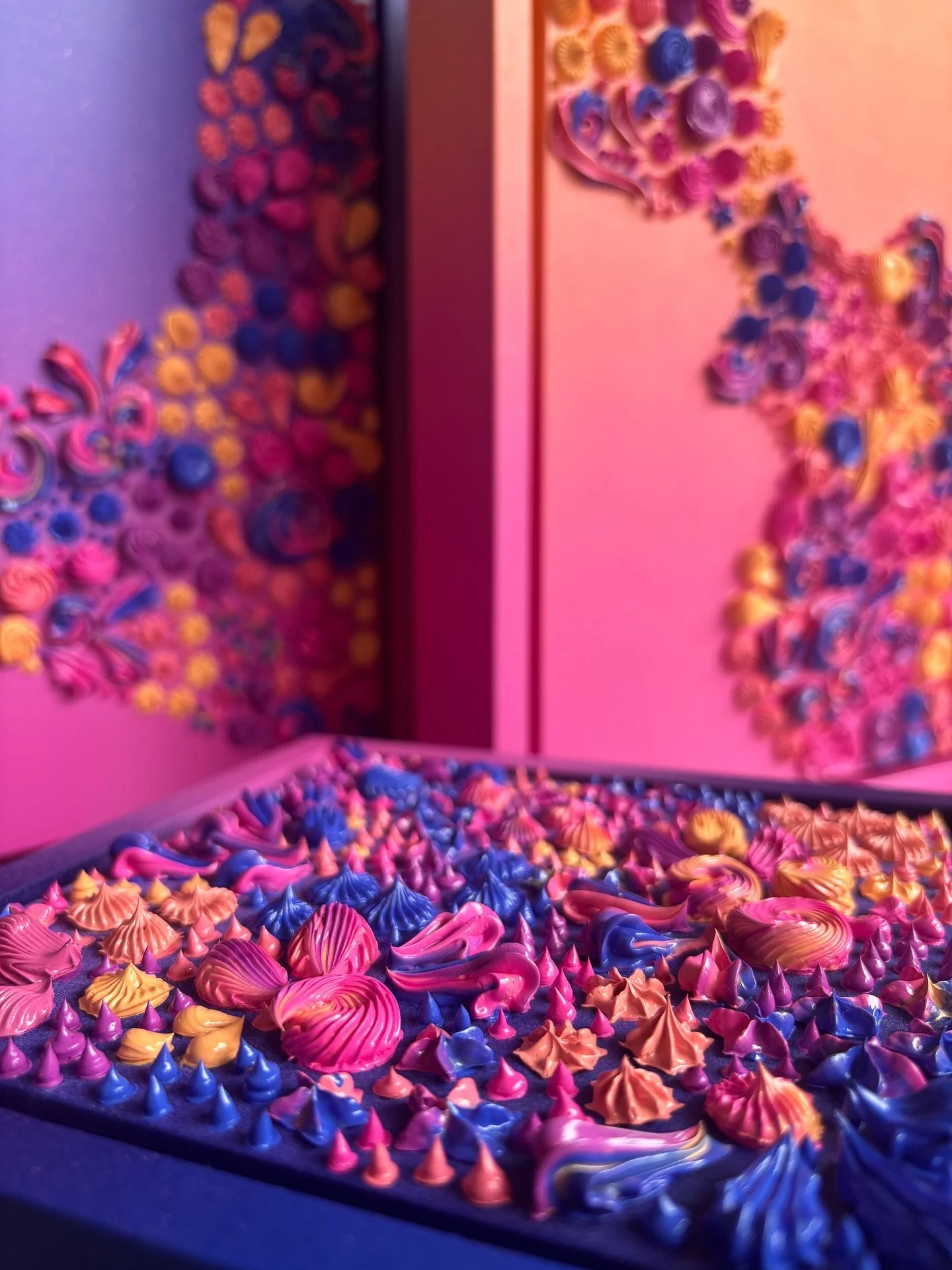 Thanks for your love on my stories of my new piece in this style! 💖 I thought I&rsquo;d just show off these two again because don&rsquo;t they just go so well together as a duo?! 🥹 
They can be enjoyed as stand alone pieces but I&rsquo;d be so thri