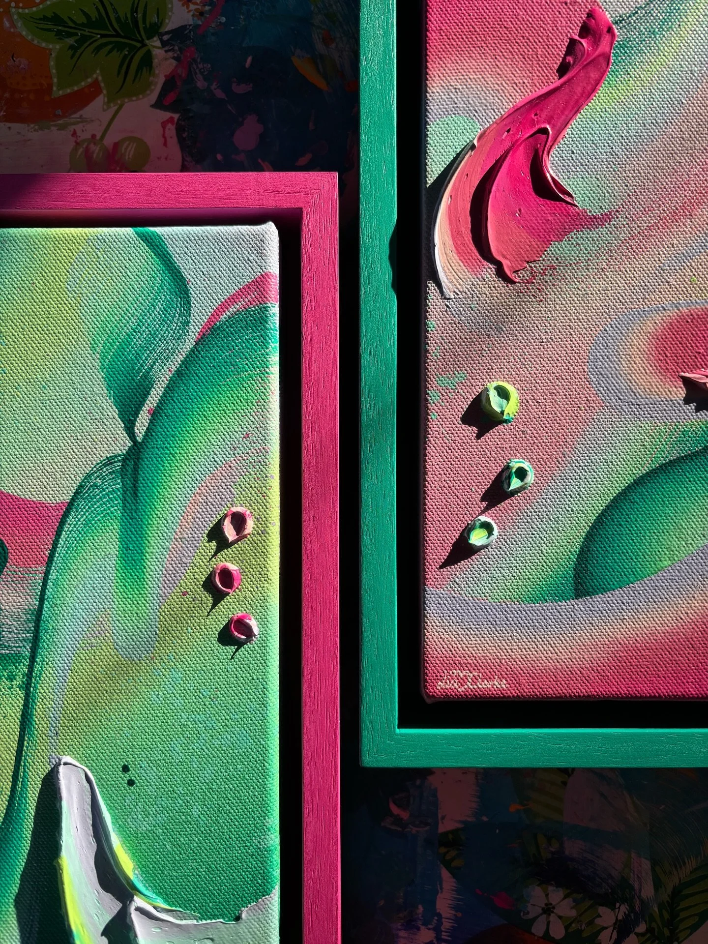 A few of my favourite details from recent works 🤭💖
Which slide&rsquo;s your fav detail? 👀 

See all available artworks via my website 💘

#texturedpainting #dopaminedecor #colourlover