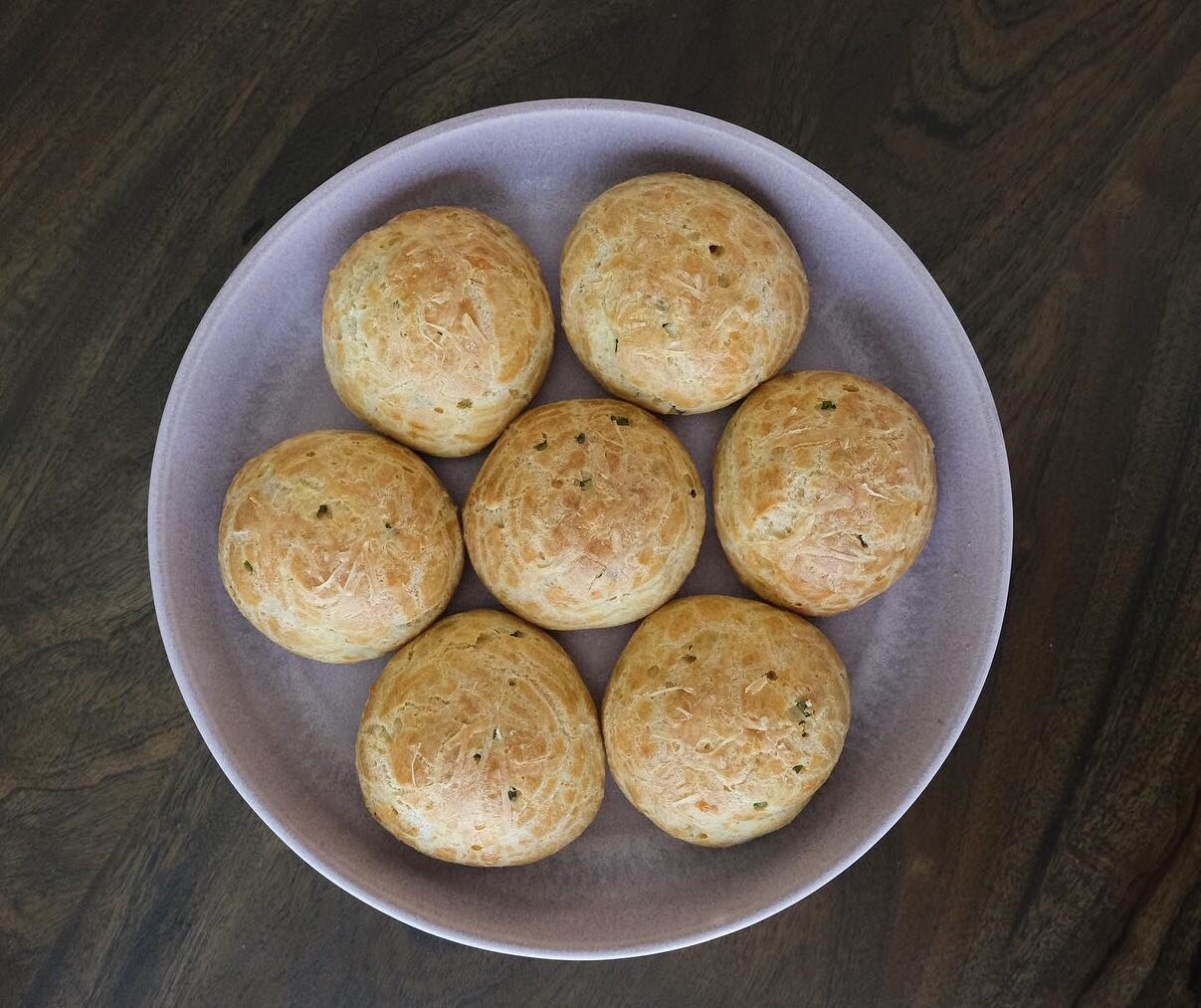 Savory, cheesy parmesan-chive goug&egrave;res for Friday&rsquo;s @bakersagainstracismkc baker&rsquo;s box benefiting @pridehavenkc 🤤

There are still some boxes left (pre-order only) at the link in my bio! 🍪 I&rsquo;ve teamed up with a group of cra