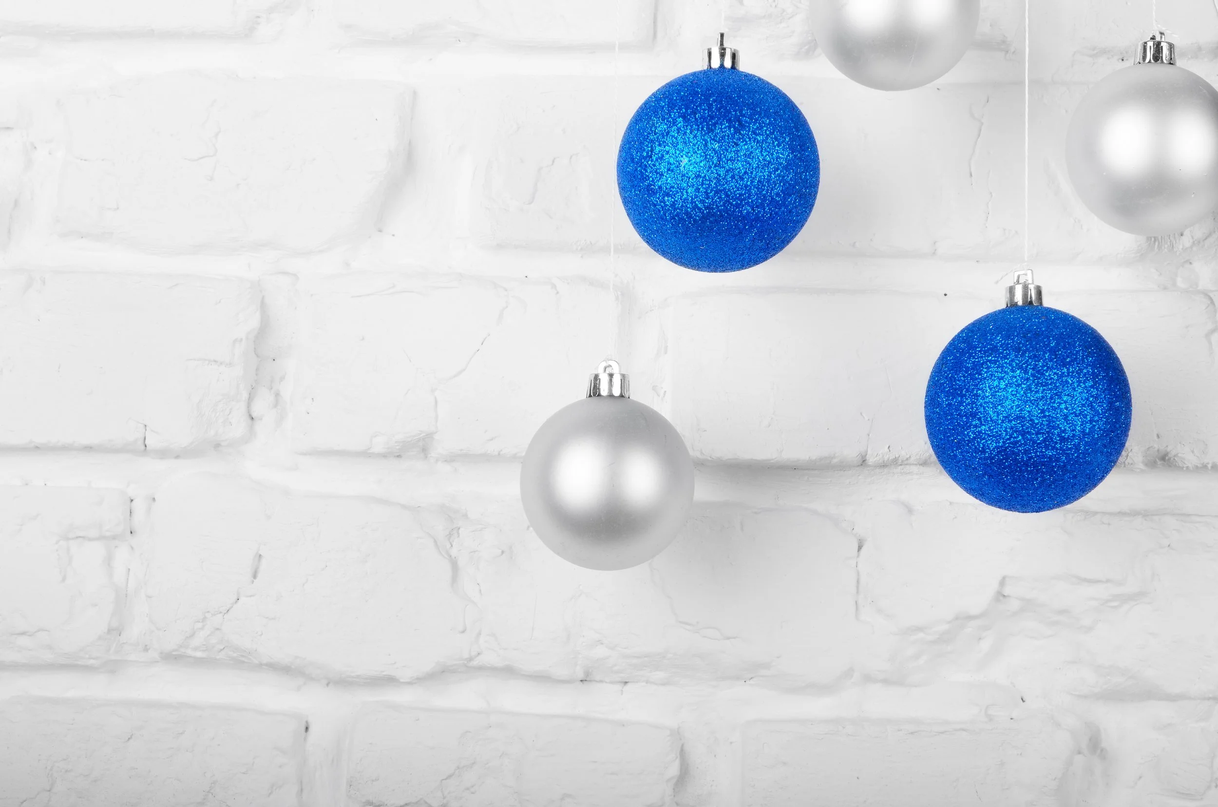 Deck The Walls! 🎄