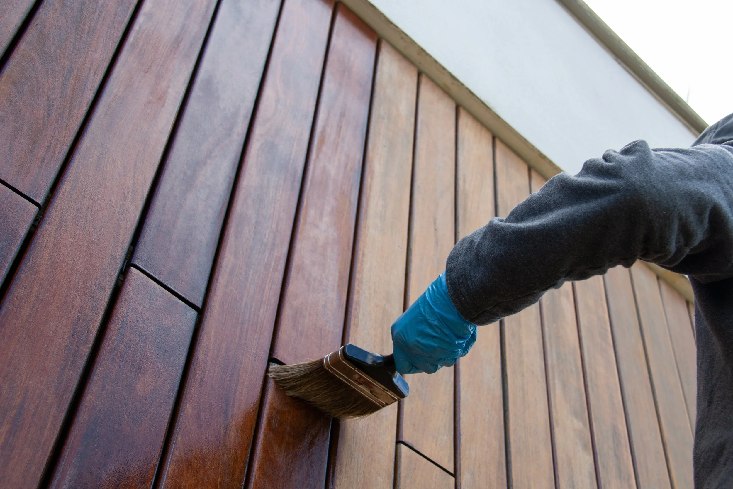 Exterior Paint vs. Exterior Stain: What’s Best for Your Home’s Exterior?