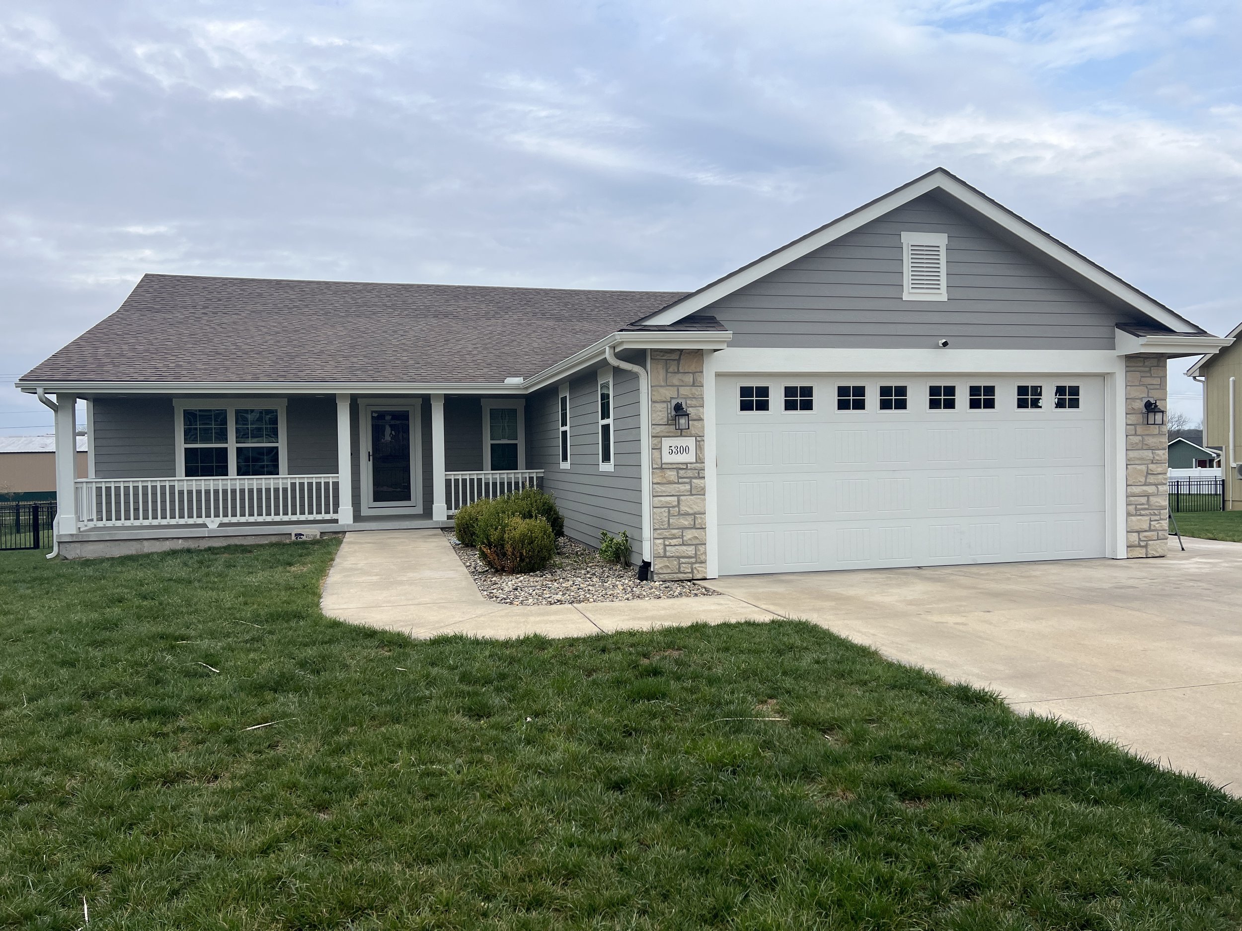 How to Find a Trusted Exterior Painter in Topeka (And Why Referrals Matter)