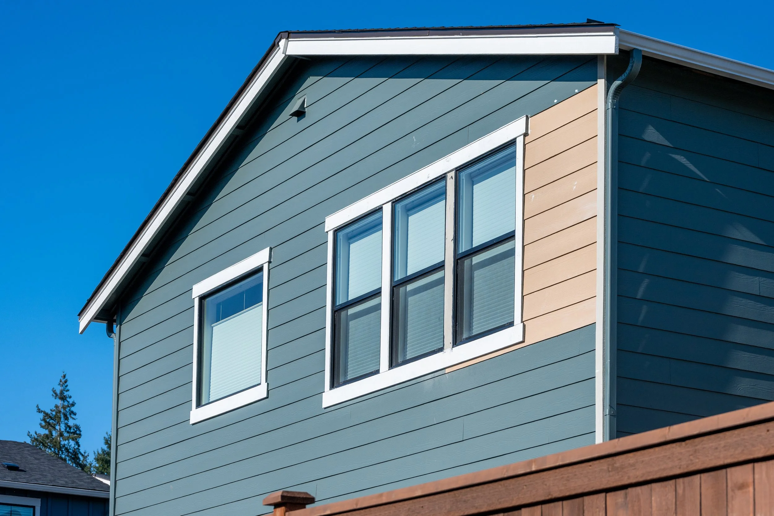 Siding Repair Near Me: How to Choose a Painting Company That Can Fix Before They Paint