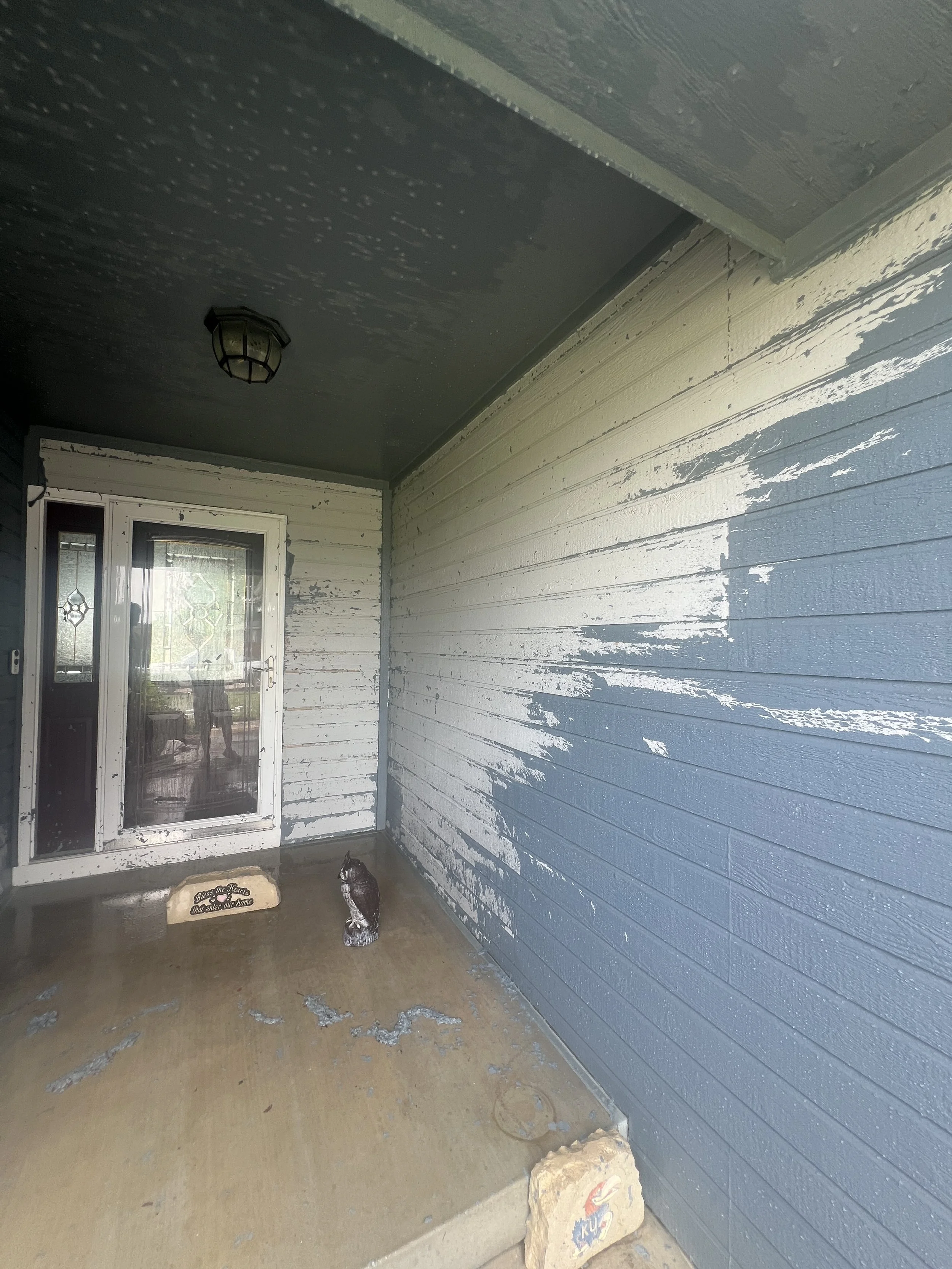 Why Using Detergent Is Important When Pressure Washing an Exterior Before Painting