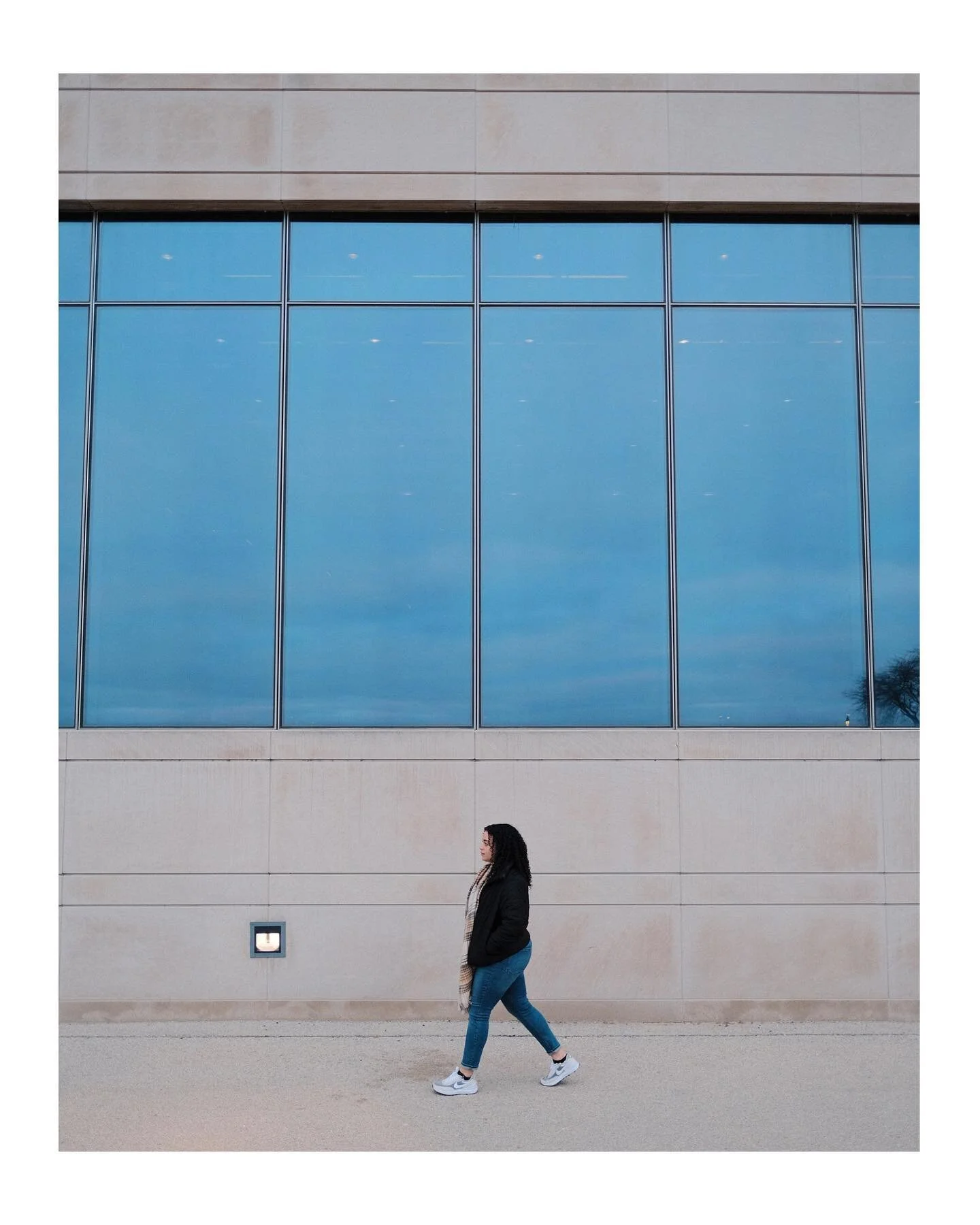 Yeeeeahhhhh imma buy an #xe4 lol - LOOK HOW WIDE THIS LENSE ISSSS - love it oh also love Rebecca too heheheh