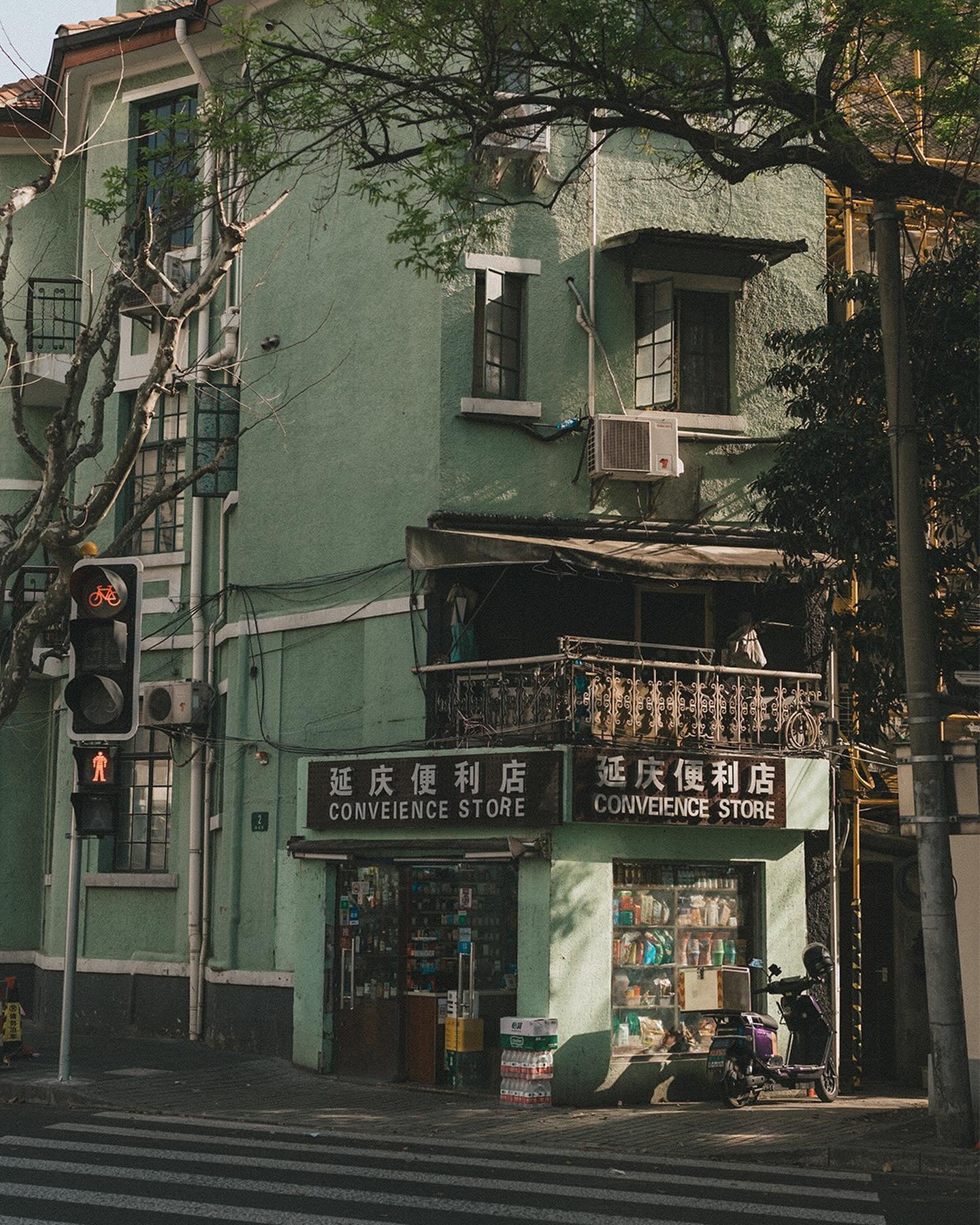 Another set of Shanghai streets featuring the gorgeous glow✨

Can&rsquo;t wait to explore more of this beautiful city soon..? 🥹