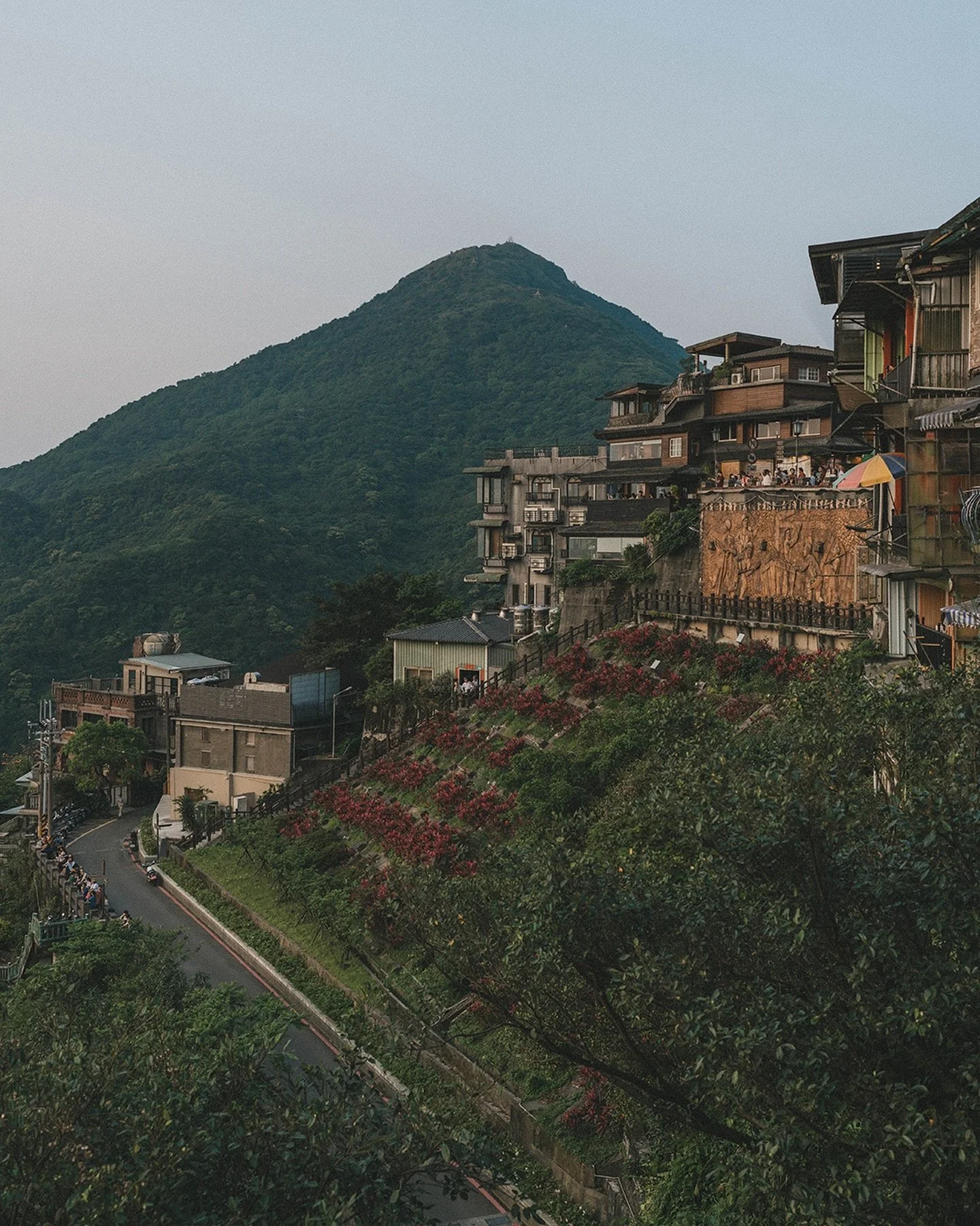 Even though the crowds were annoying at Jiufen 🫣 I really enjoyed seeing the mountains while I was there!

One of the coolest moments was coming across an abandoned fort (last photo) in the area 😃 I wanted to explore the fort in person but because 
