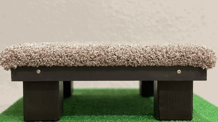 MARK 18 elevated dog training platform